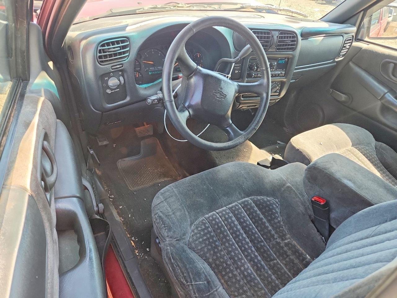 2002 Chevrolet S Truck S10 Red vin: 1GCCS14W928105278