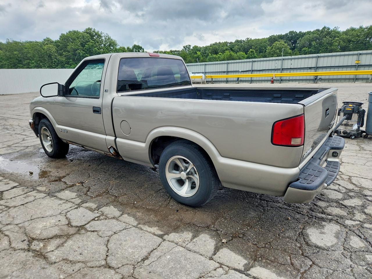 2002 Chevrolet S Truck S10 Silver vin: 1GCCS14W928150883
