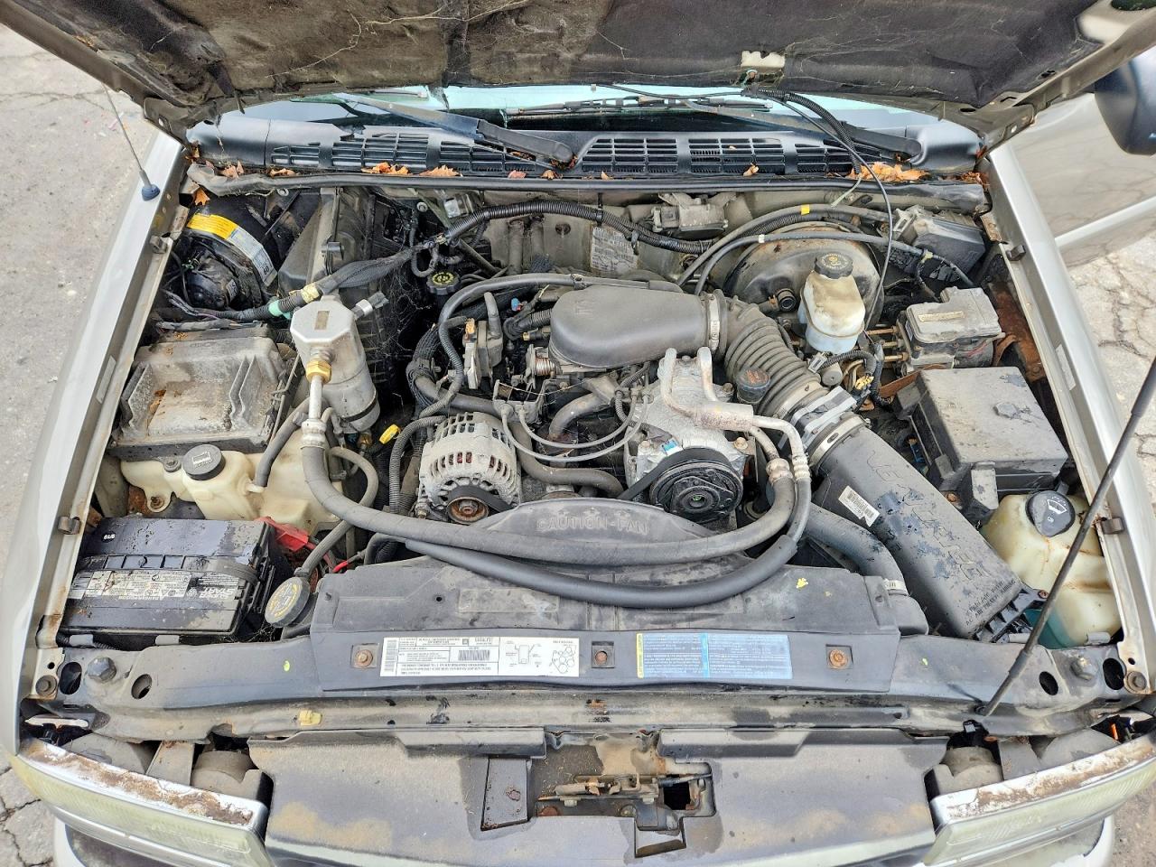 2002 Chevrolet S Truck S10 Silver vin: 1GCCS14W928150883