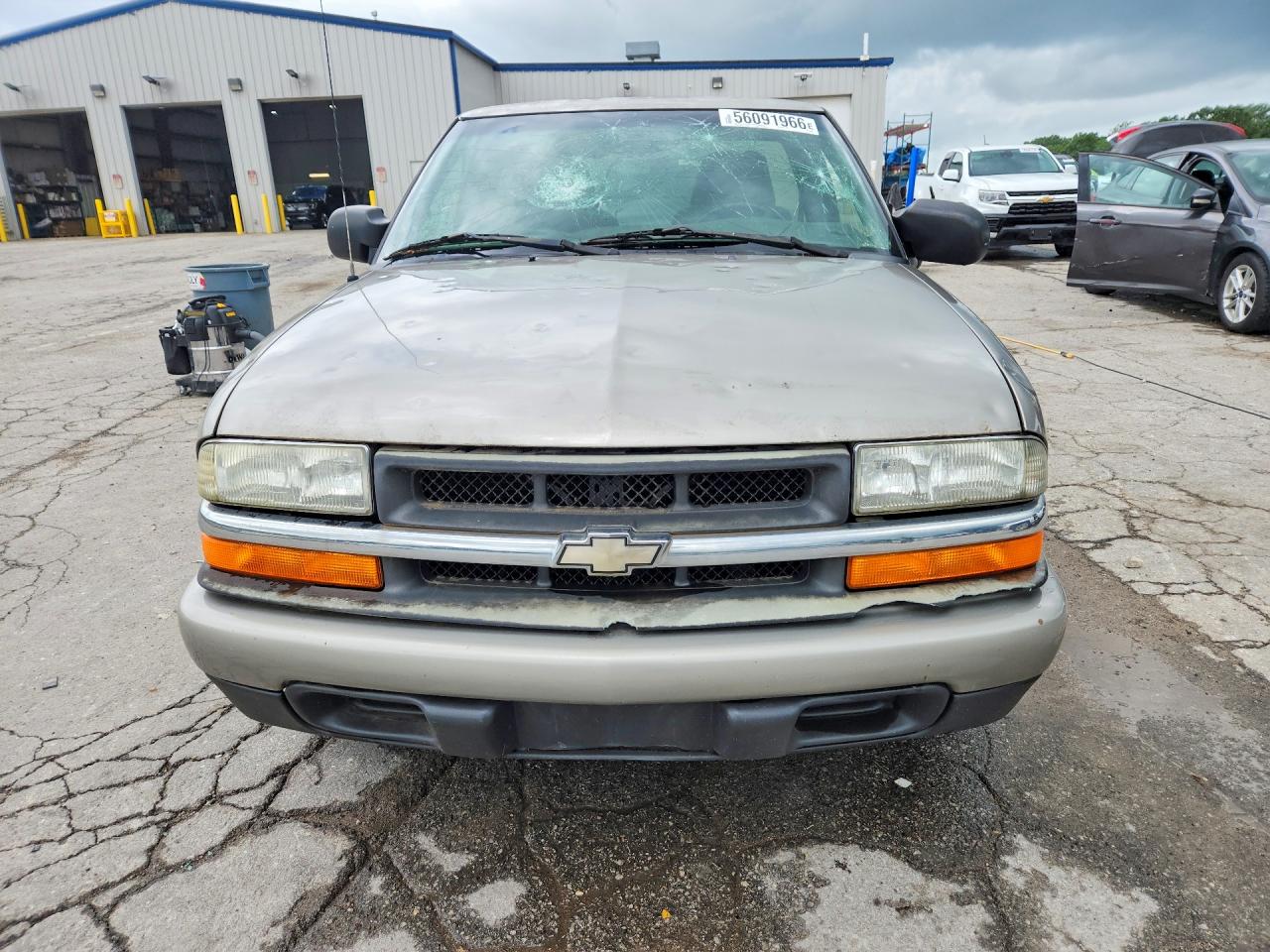 2002 Chevrolet S Truck S10 Silver vin: 1GCCS14W928150883