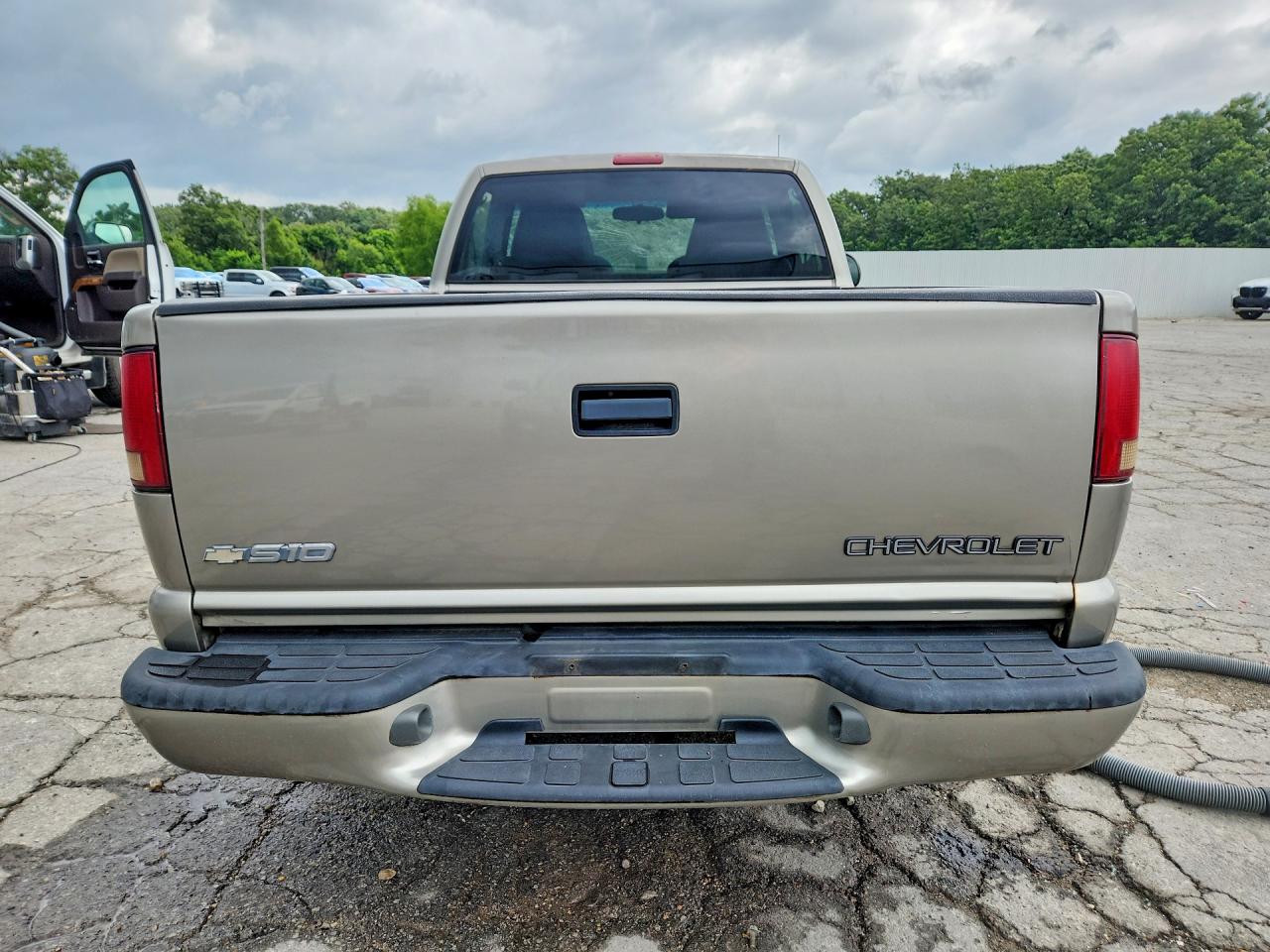 2002 Chevrolet S Truck S10 Silver vin: 1GCCS14W928150883
