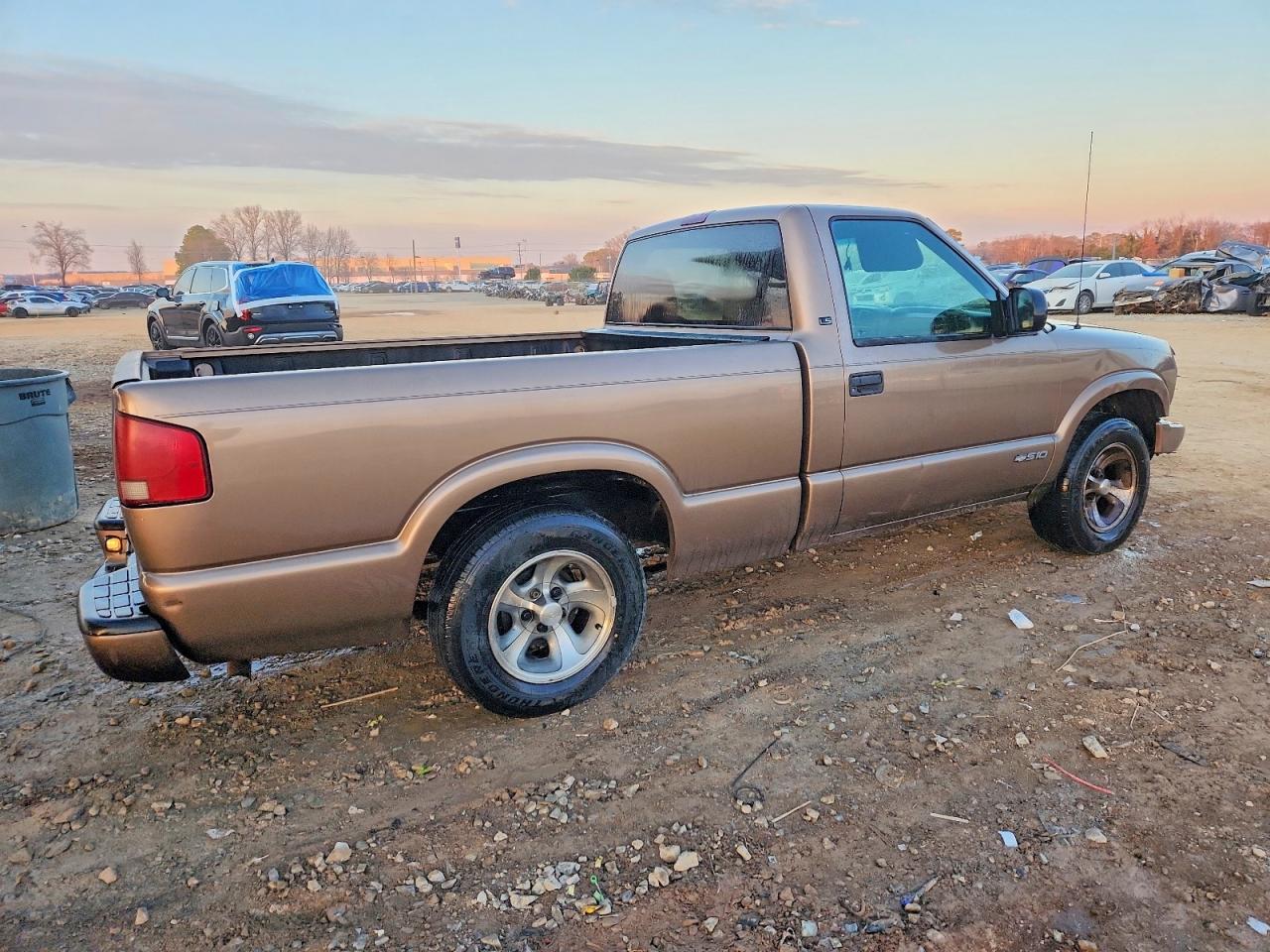 2002 Chevrolet S Truck S10 Tan vin: 1GCCS14W928194320