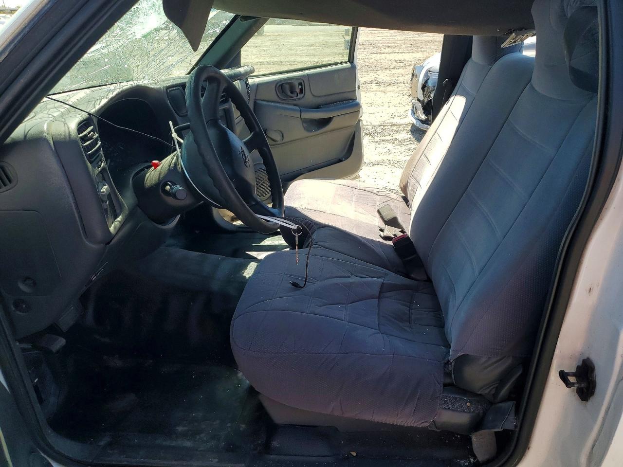 2002 Chevrolet S Truck S10 White vin: 1GCCS14WX28256968