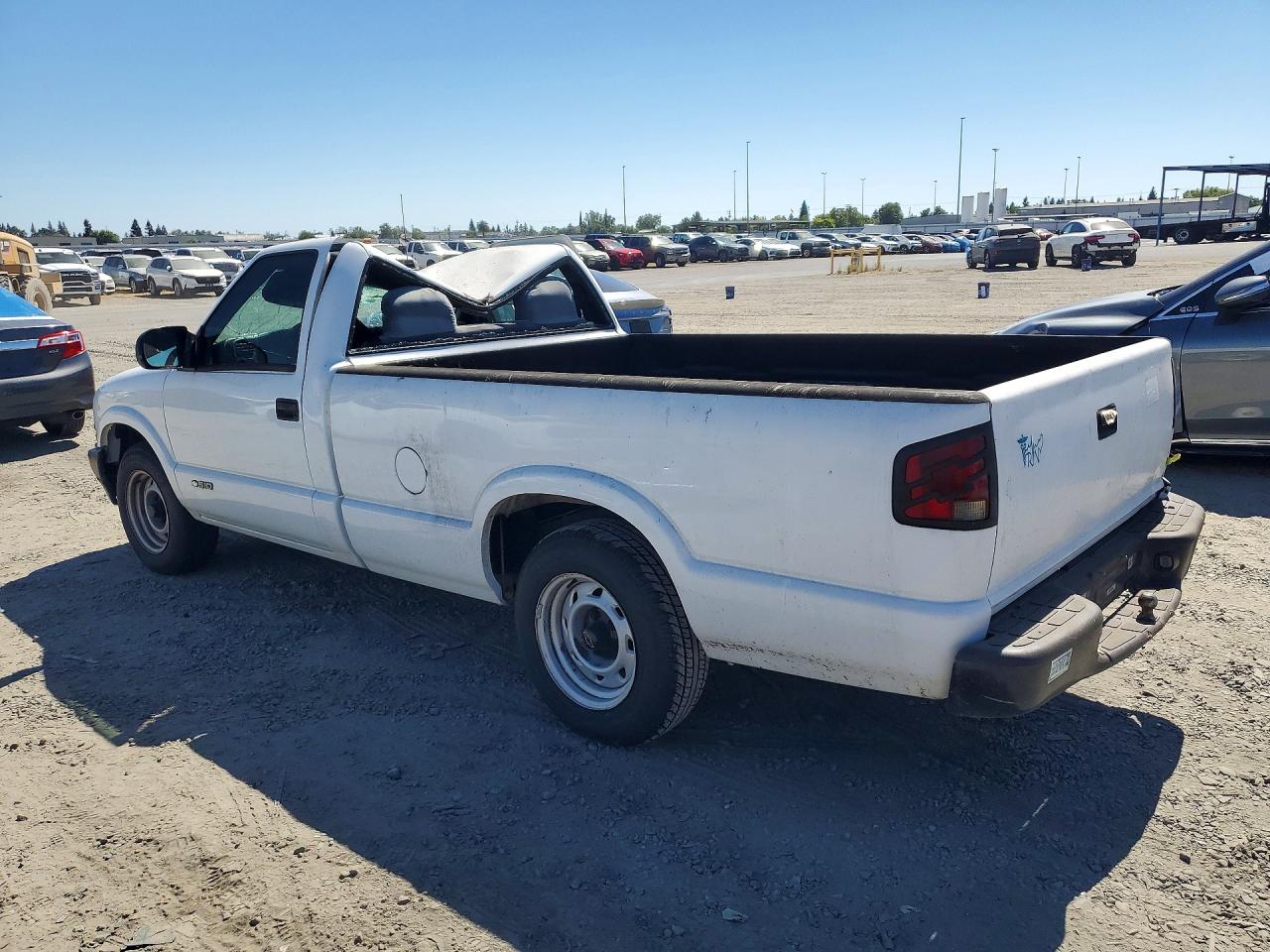 2002 Chevrolet S Truck S10 White vin: 1GCCS14WX28256968