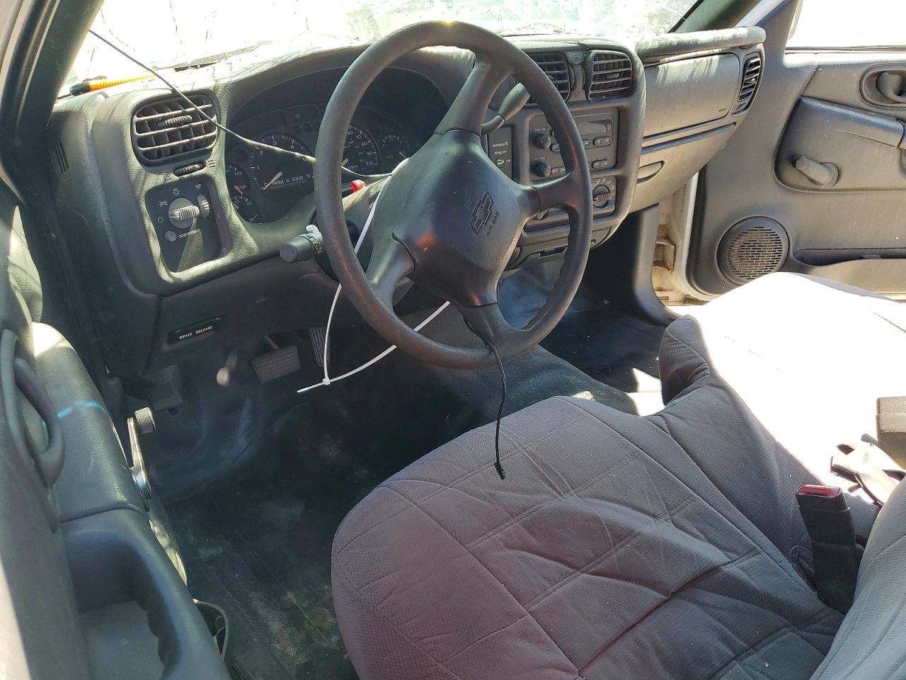 2002 Chevrolet S Truck S10 White vin: 1GCCS14WX28256968