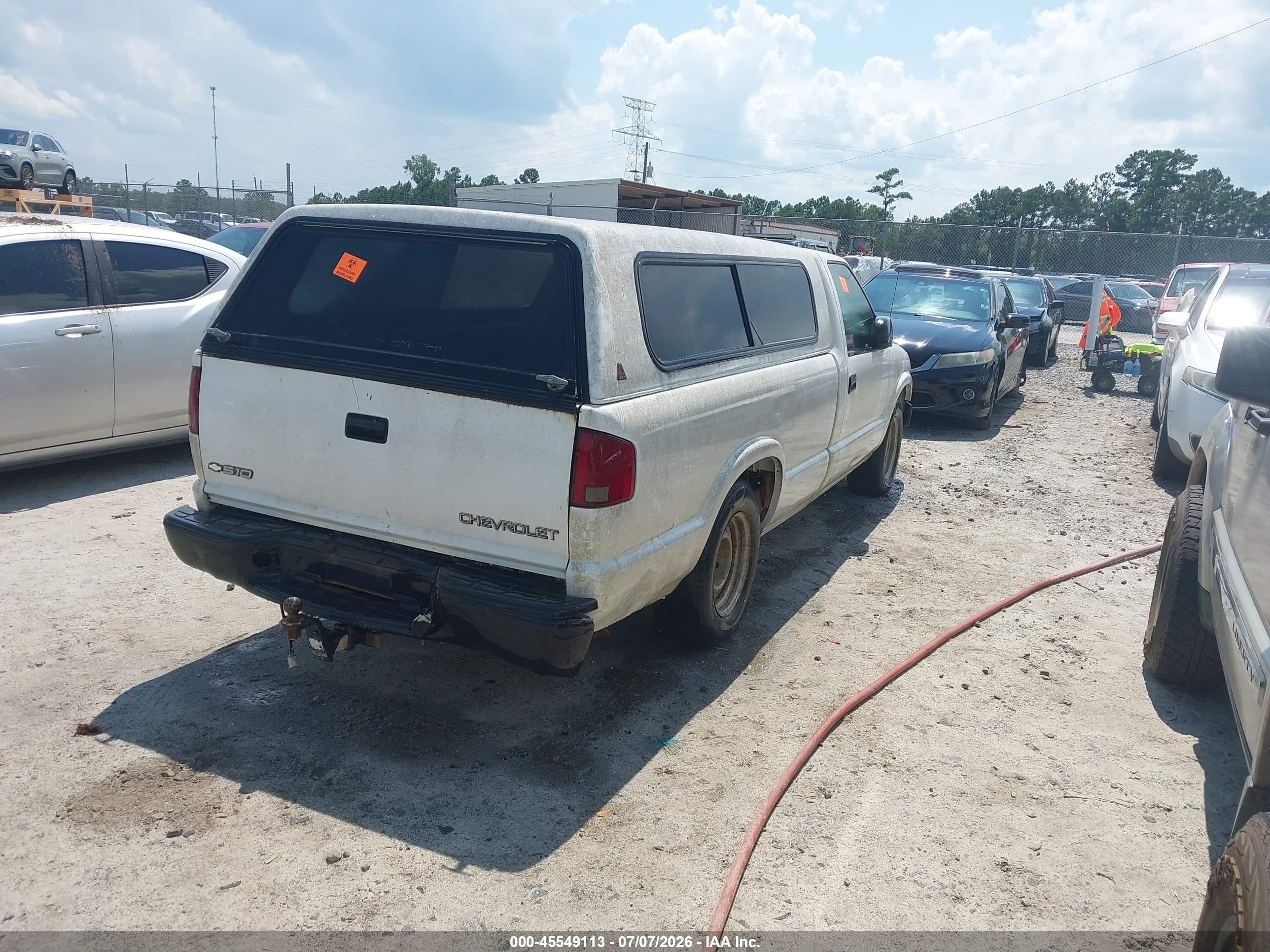 2003 Chevrolet S-10   White vin: 1GCCS14X138170202