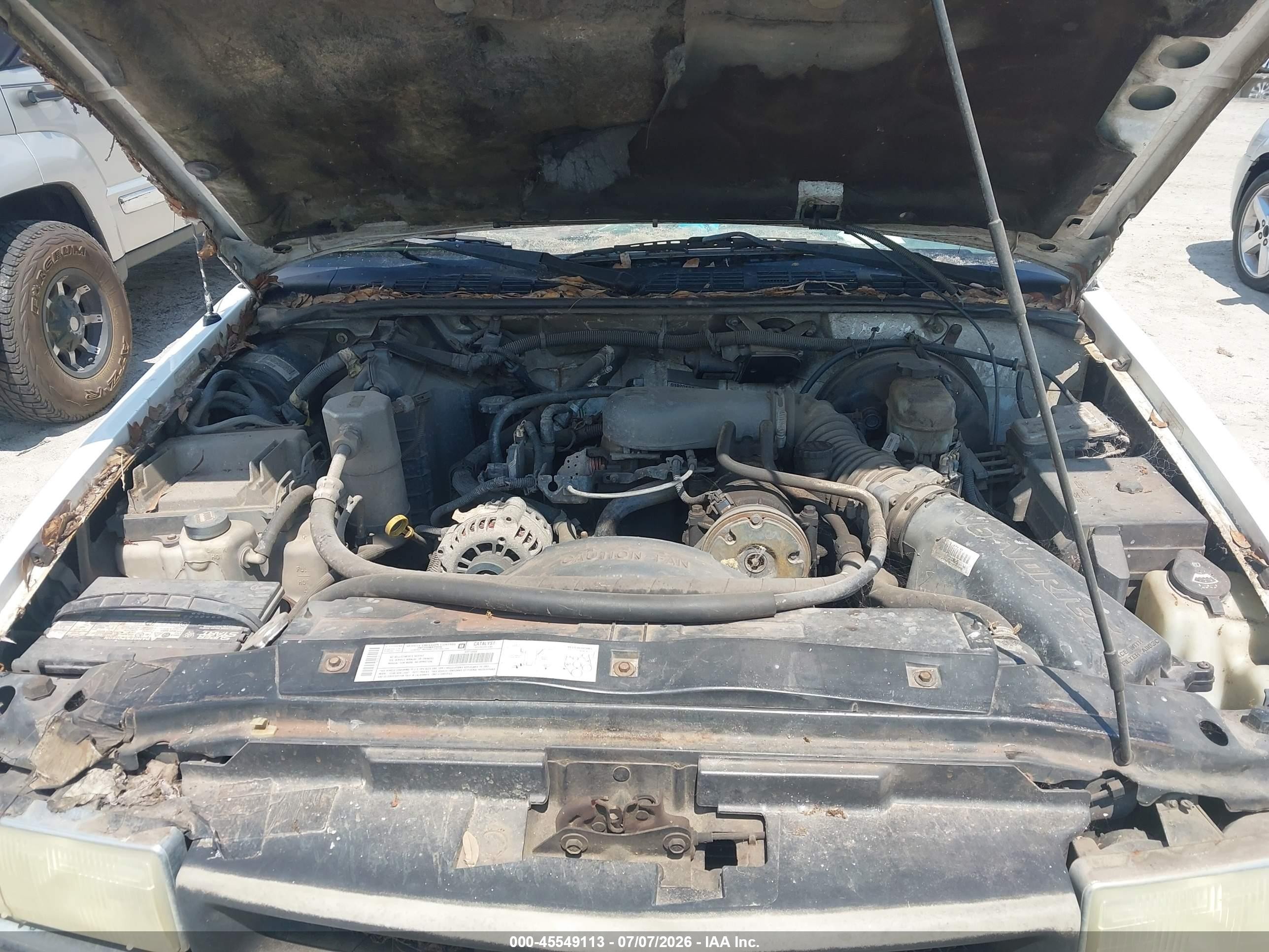 2003 Chevrolet S-10   White vin: 1GCCS14X138170202