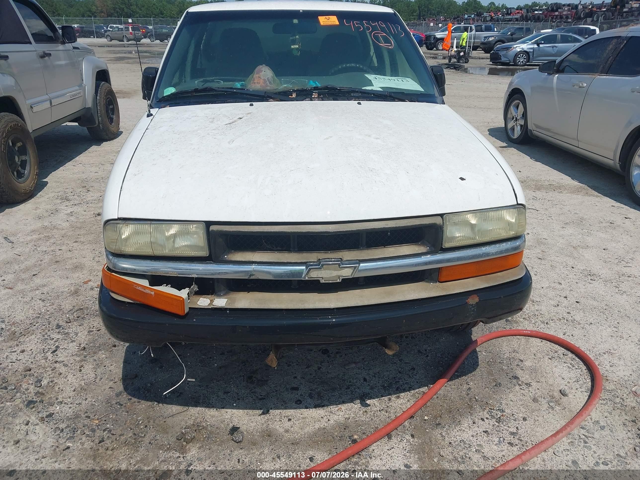 2003 Chevrolet S-10   White vin: 1GCCS14X138170202