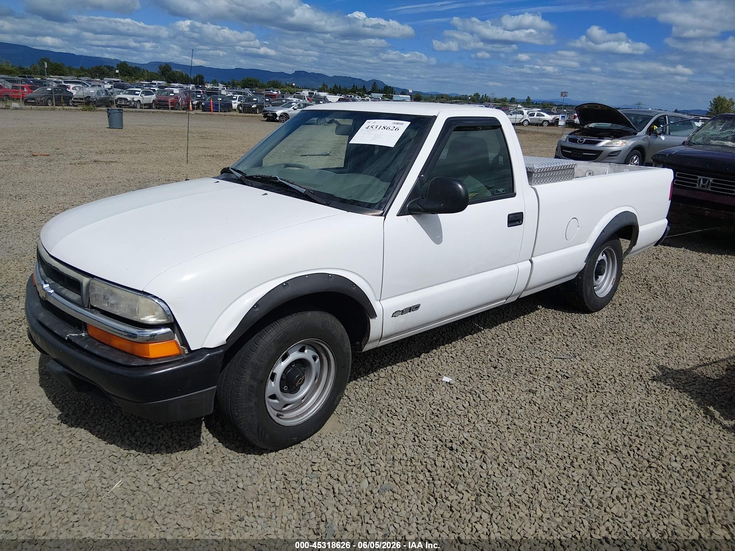 1998 Chevrolet S-10 Fleetside White vin: 1GCCS14X2WK193169