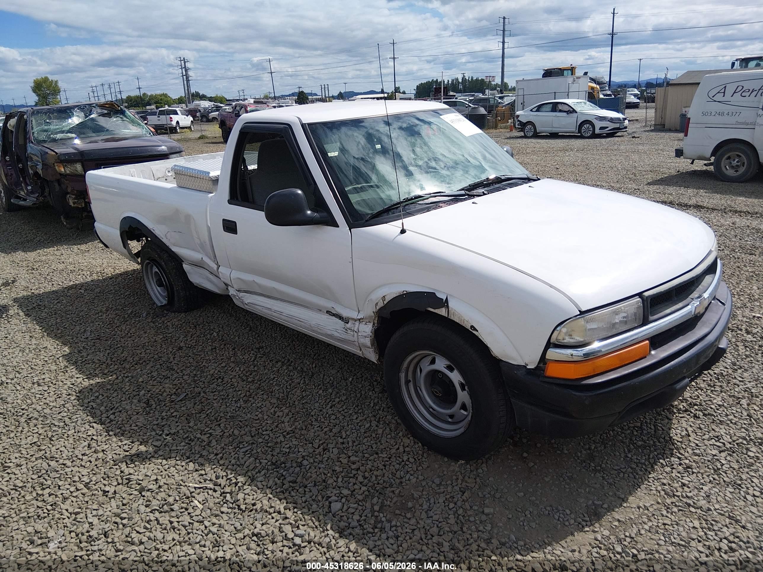 1998 Chevrolet S-10 Fleetside White vin: 1GCCS14X2WK193169