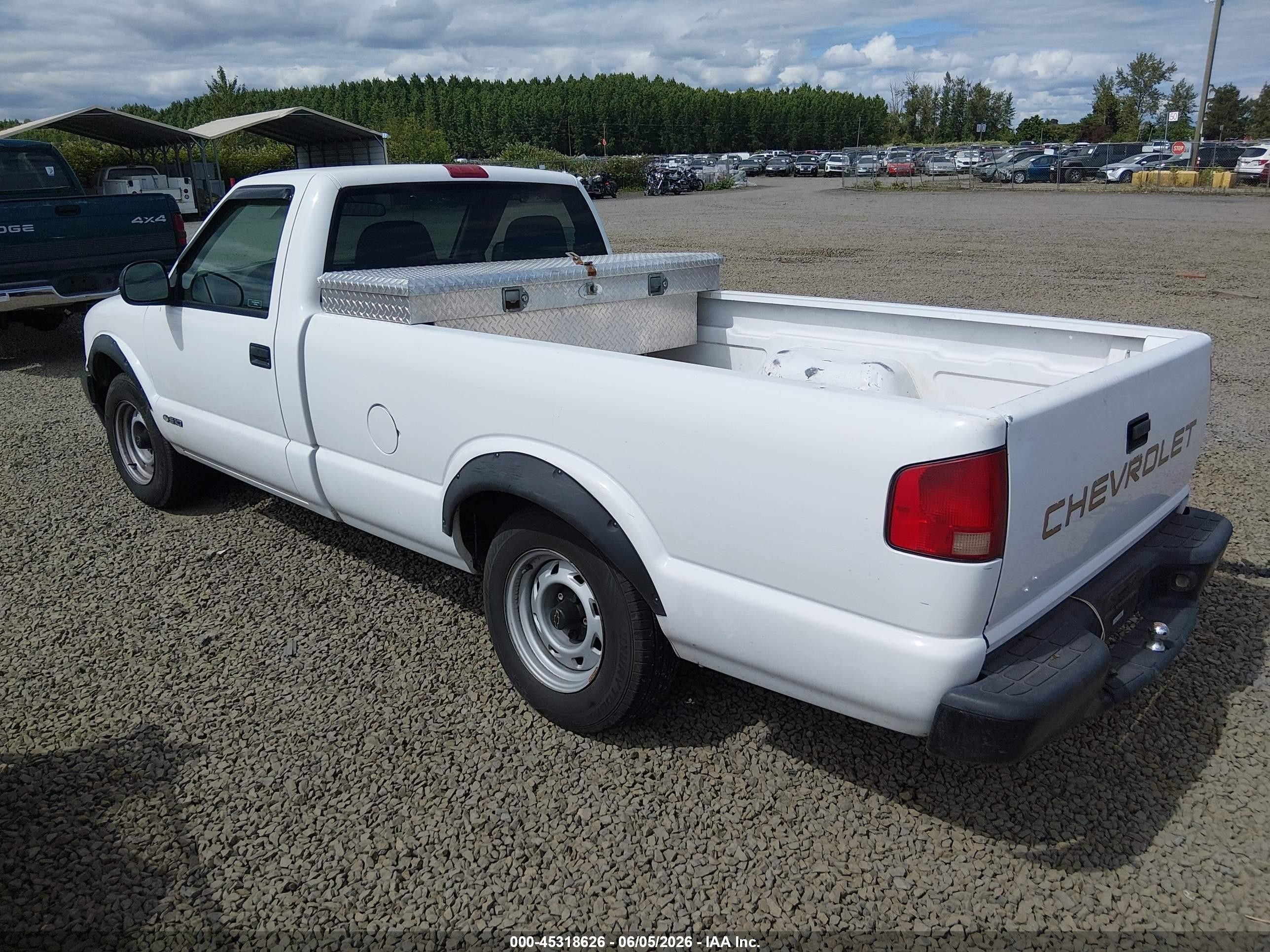 1998 Chevrolet S-10 Fleetside White vin: 1GCCS14X2WK193169