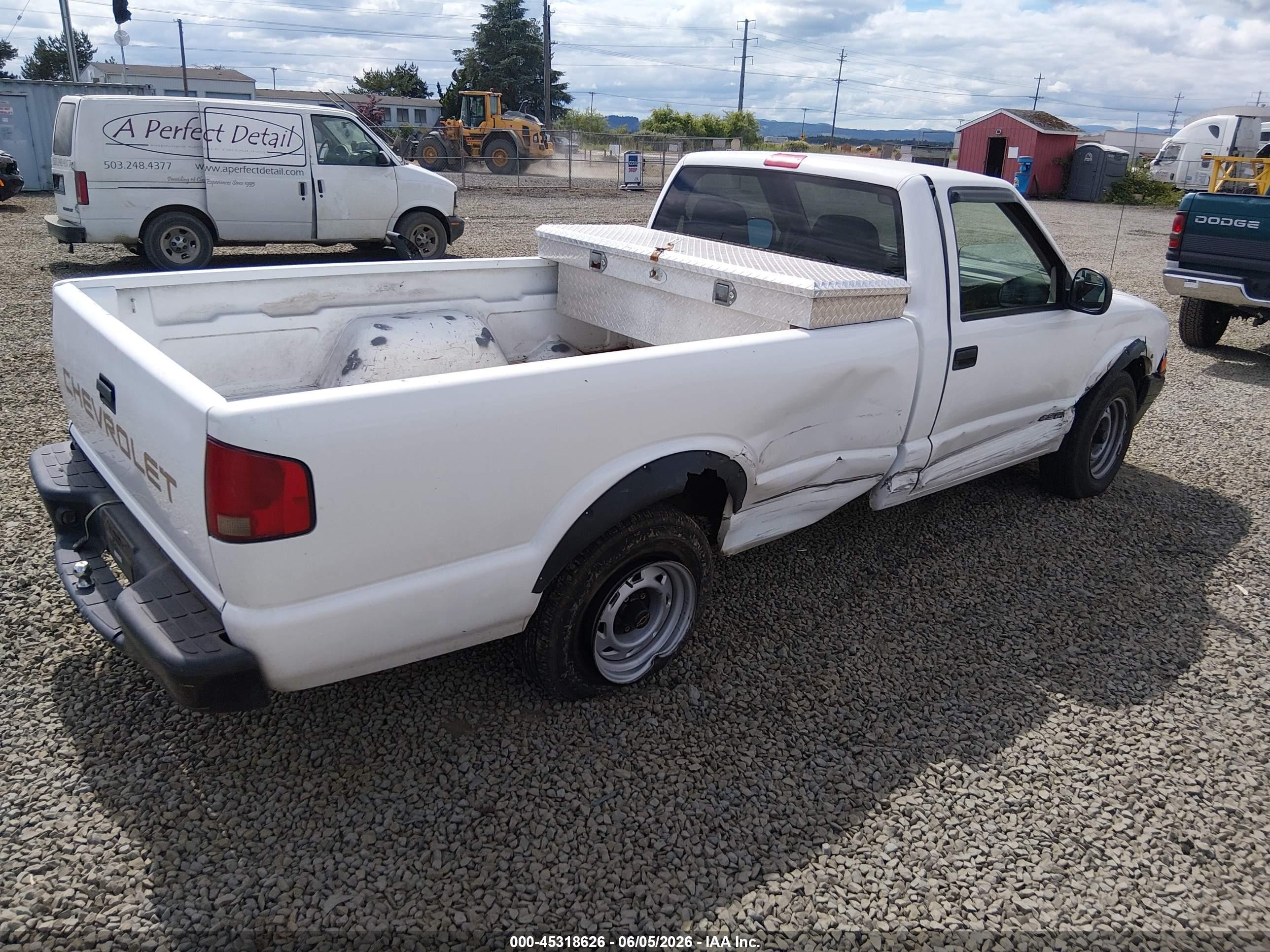 1998 Chevrolet S-10 Fleetside White vin: 1GCCS14X2WK193169