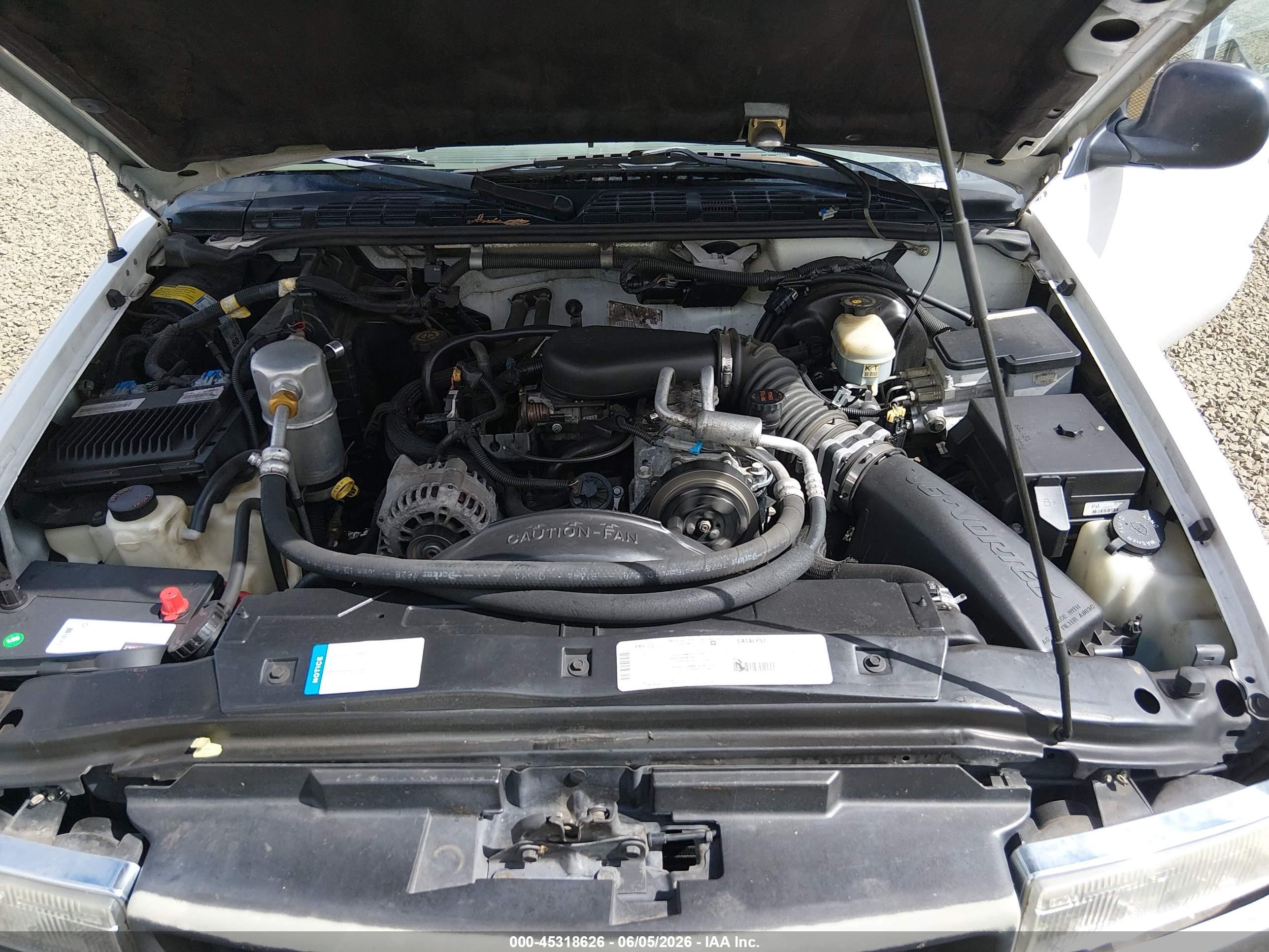 1998 Chevrolet S-10 Fleetside White vin: 1GCCS14X2WK193169