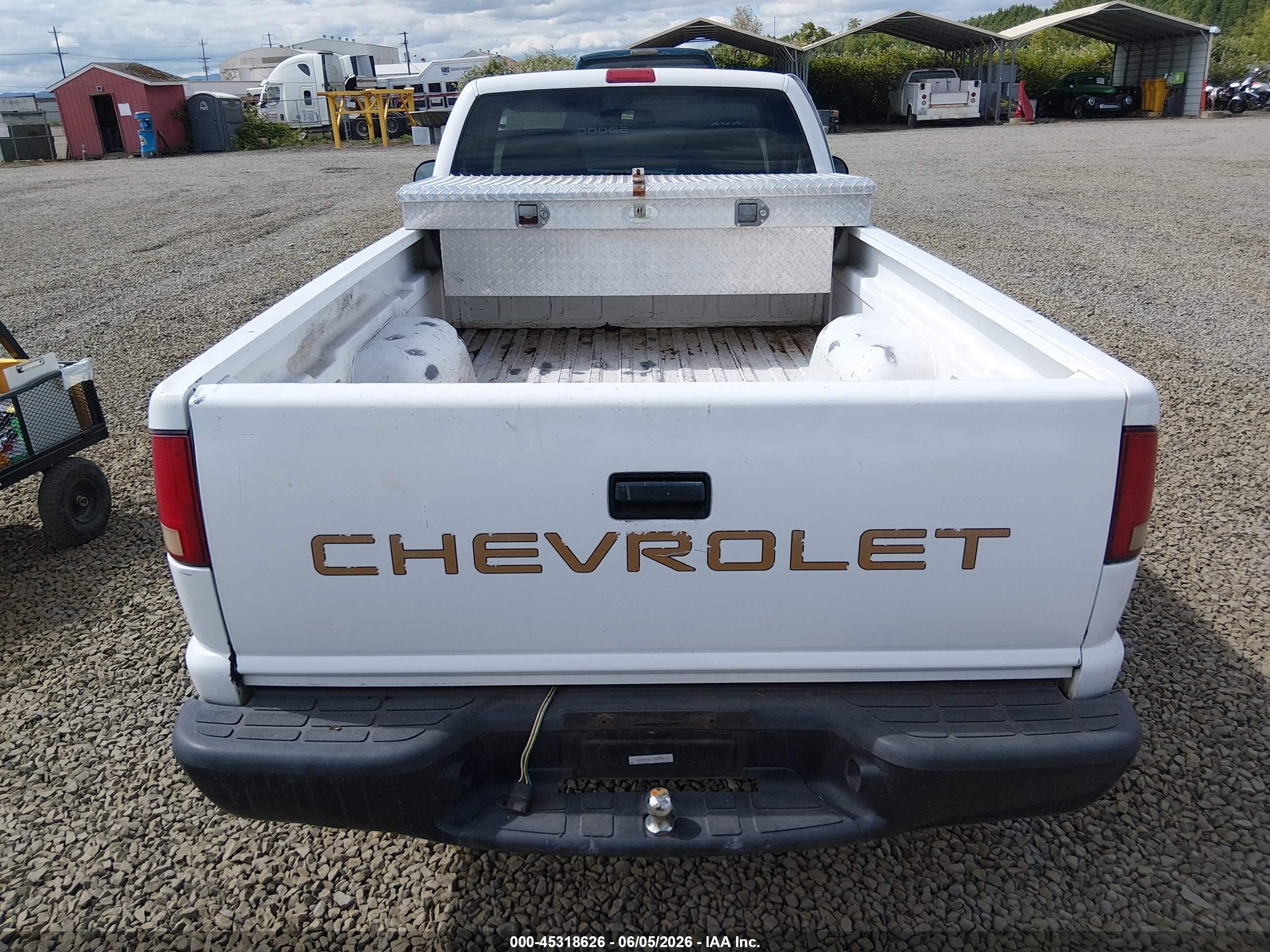 1998 Chevrolet S-10 Fleetside White vin: 1GCCS14X2WK193169