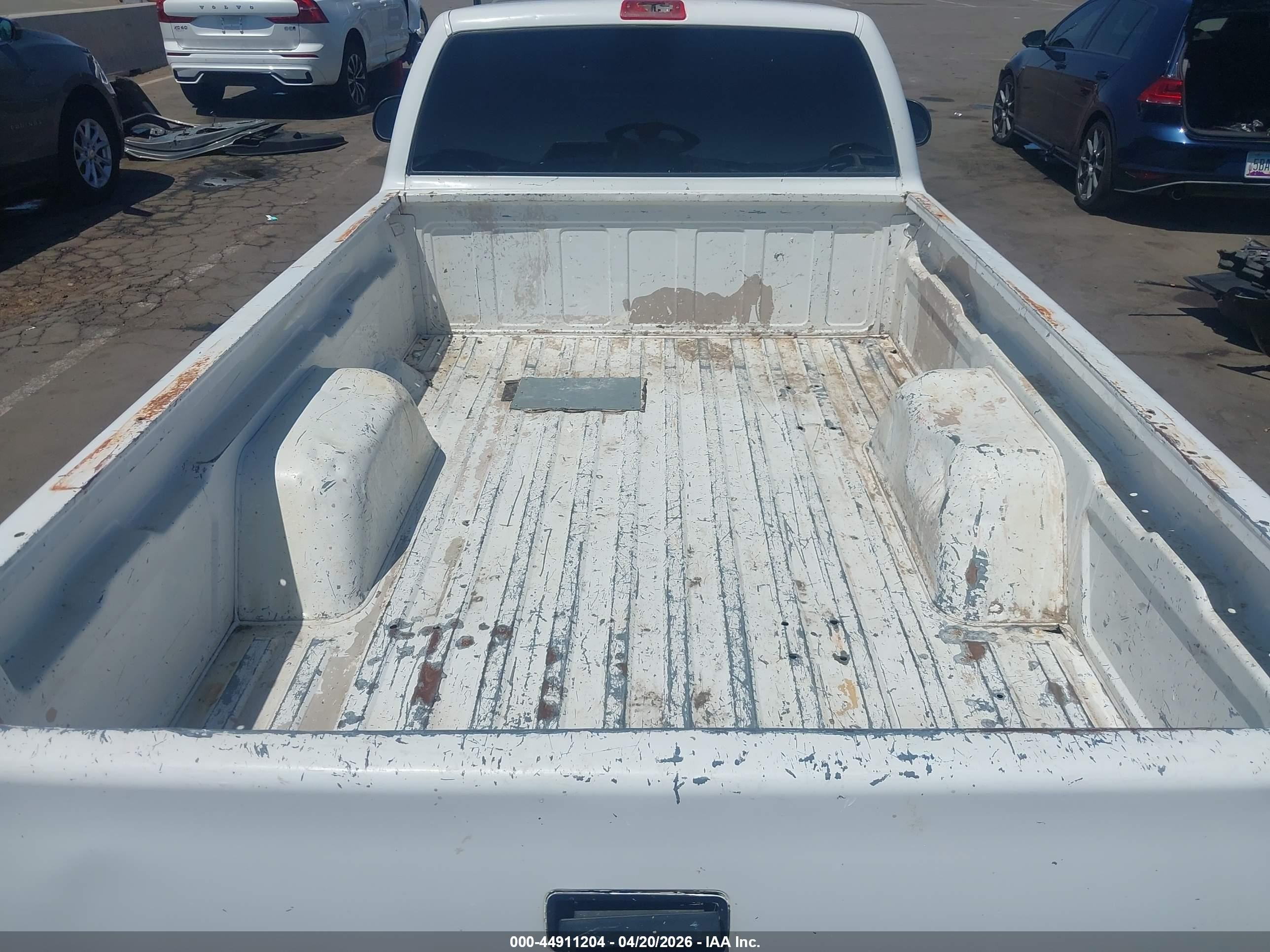 2003 Chevrolet S-10   White vin: 1GCCS14X338192329