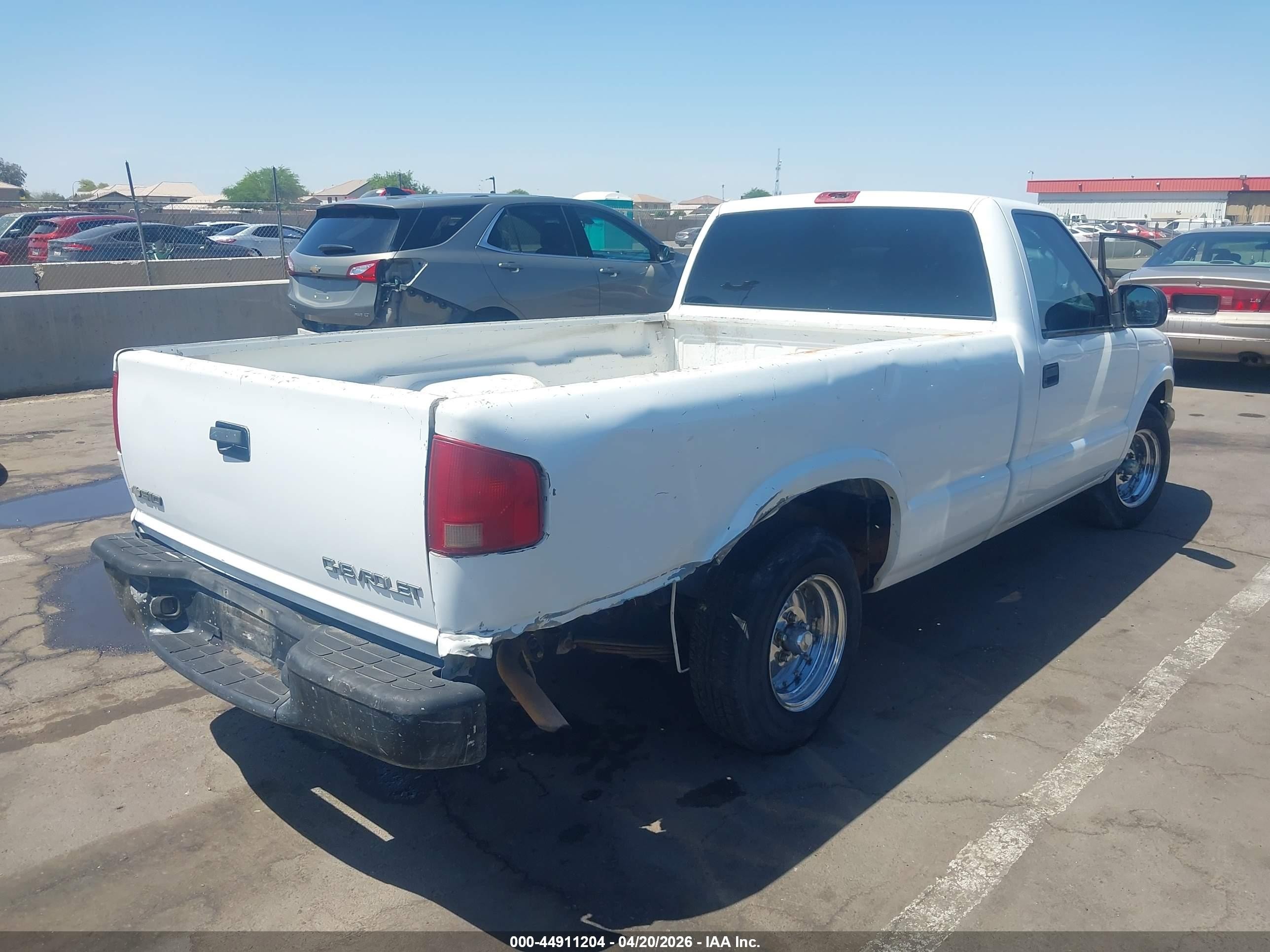 2003 Chevrolet S-10   White vin: 1GCCS14X338192329