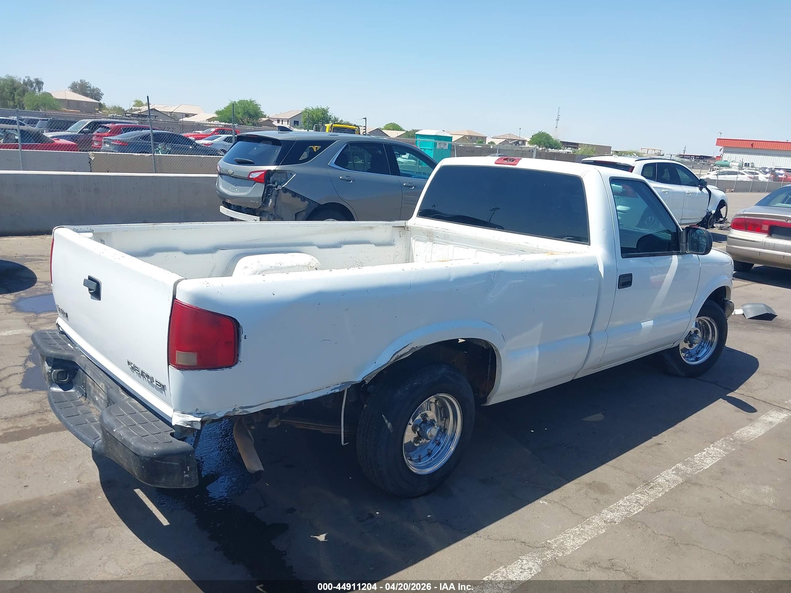 2003 Chevrolet S-10   White vin: 1GCCS14X338192329