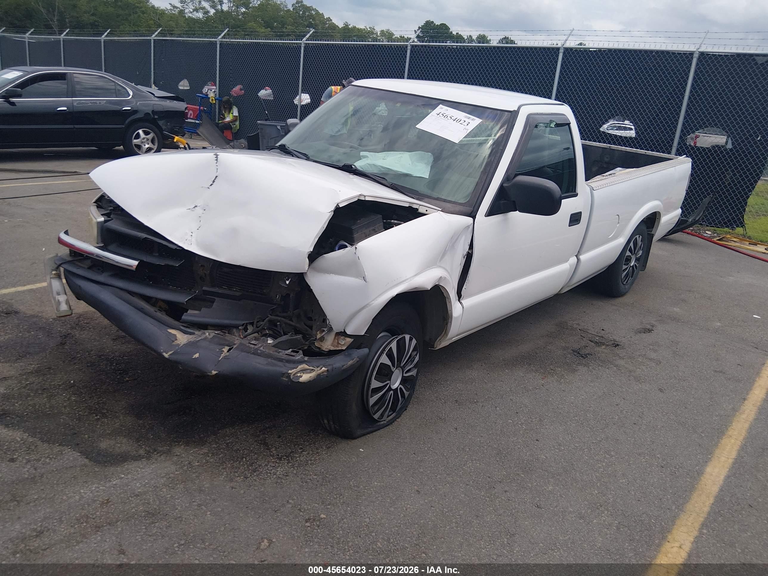2003 Chevrolet S-10   Белый vin: 1GCCS14X438149179