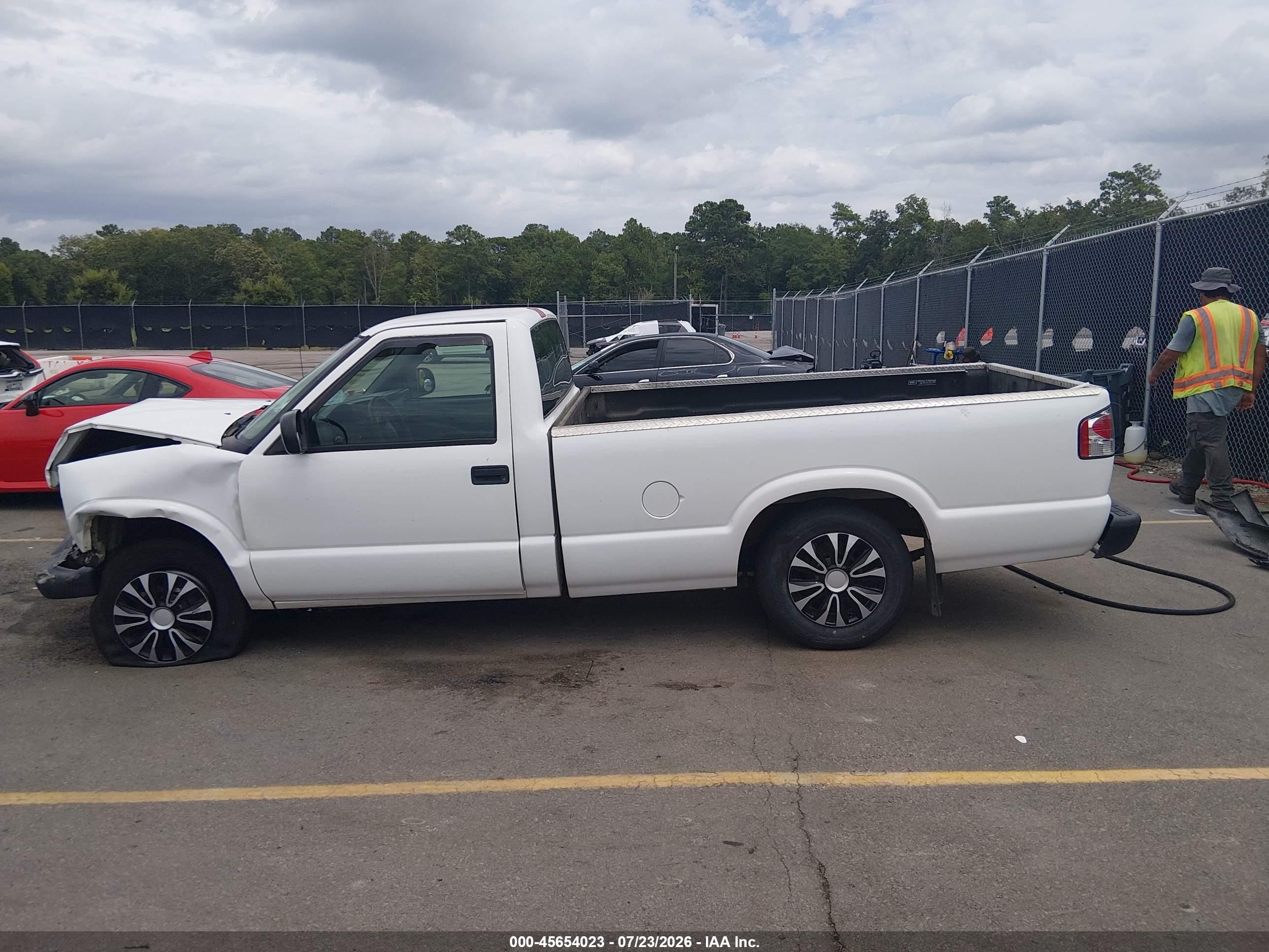 2003 Chevrolet S-10   Белый vin: 1GCCS14X438149179