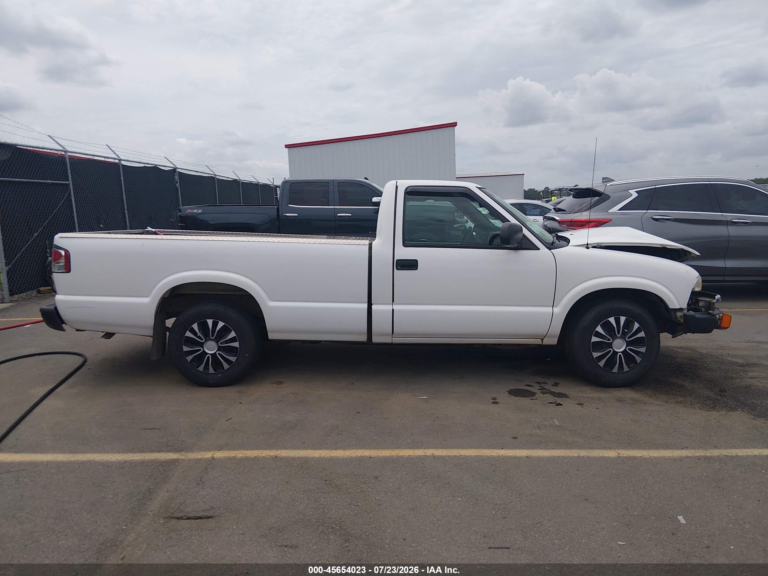 2003 Chevrolet S-10   Белый vin: 1GCCS14X438149179