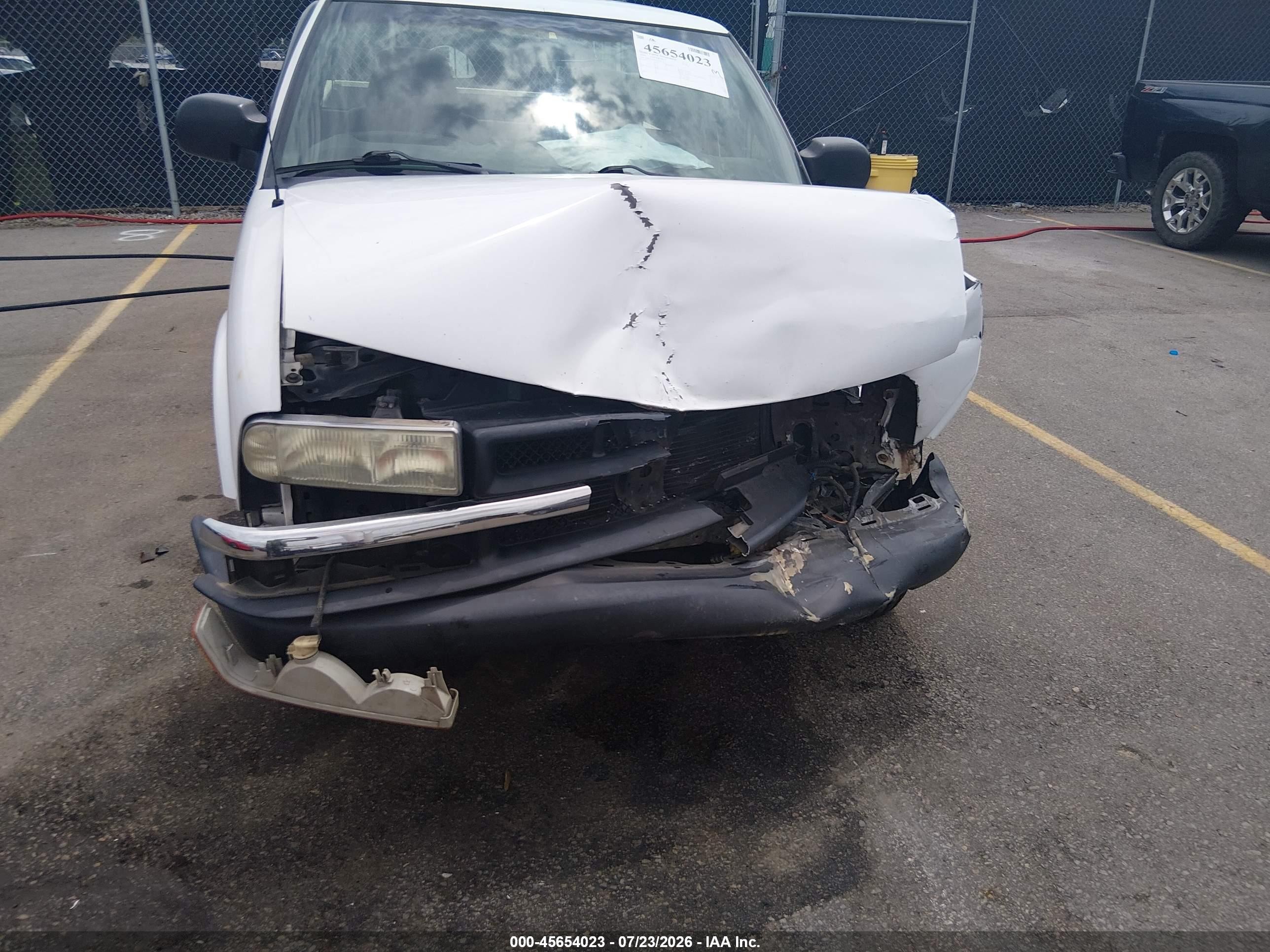 2003 Chevrolet S-10   Белый vin: 1GCCS14X438149179