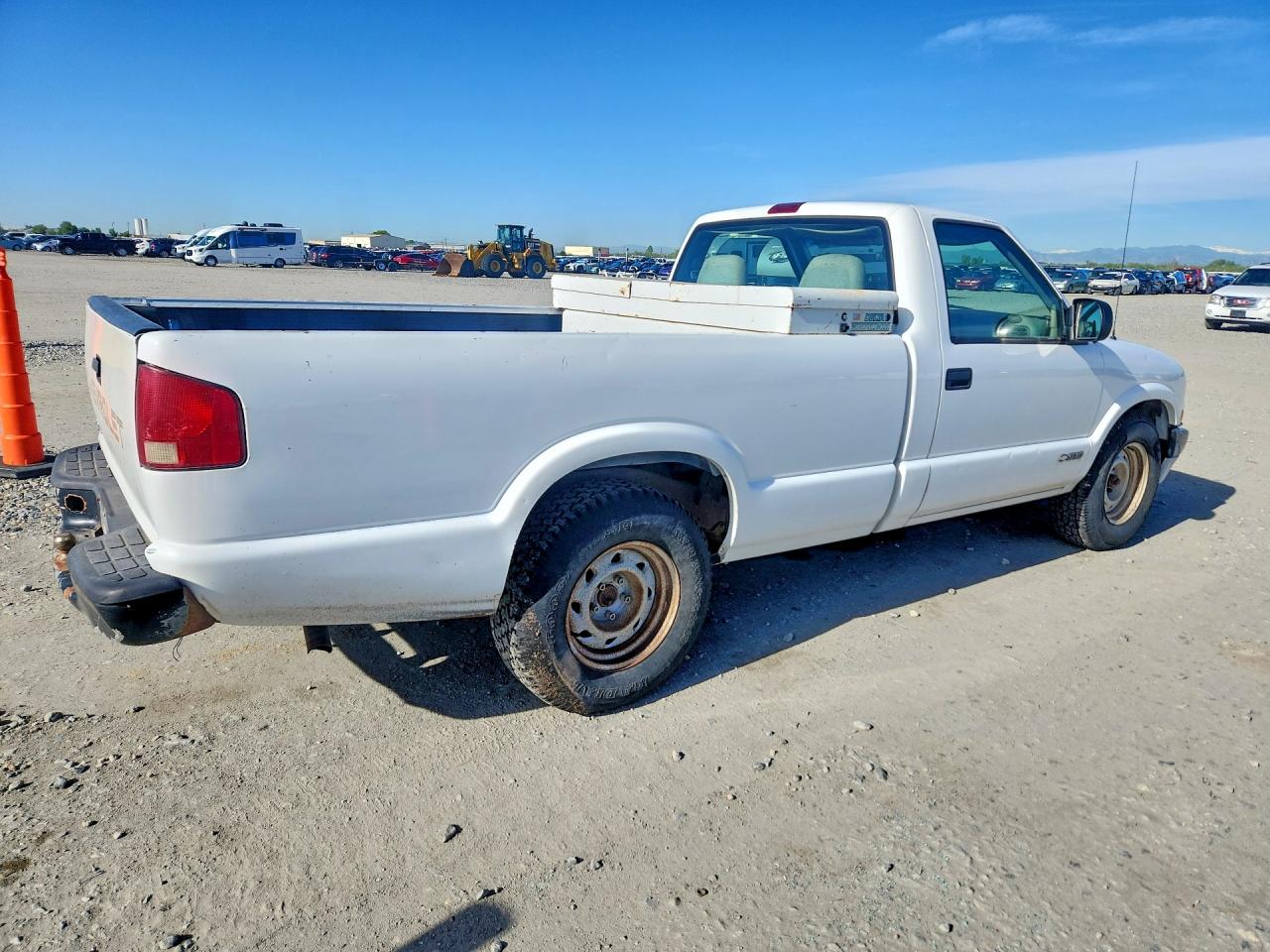 1999 Chevrolet S Truck S10 White vin: 1GCCS14X6XK234422