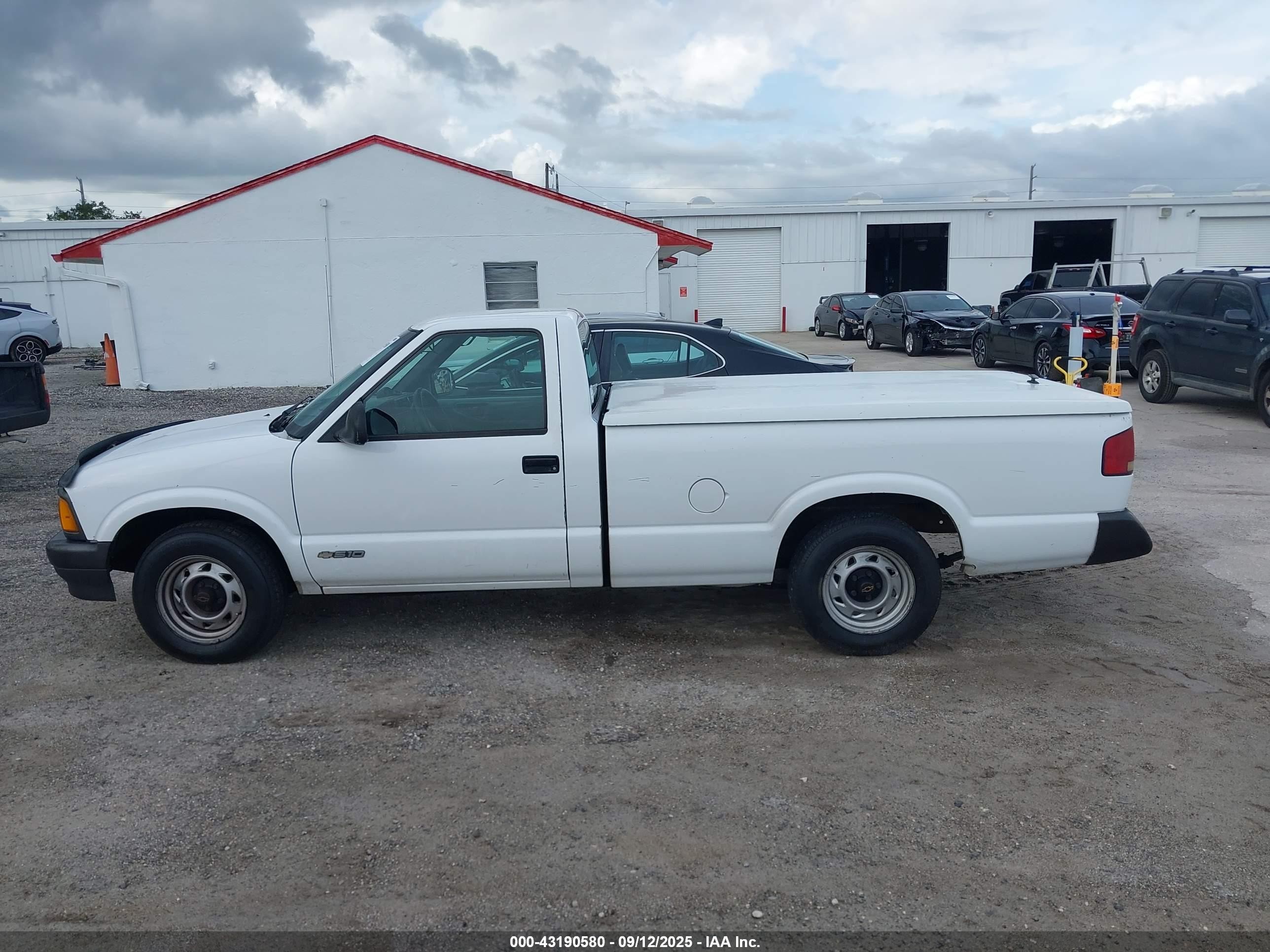 1996 Chevrolet S Truck S10 White vin: 1GCCS14X7T8218351