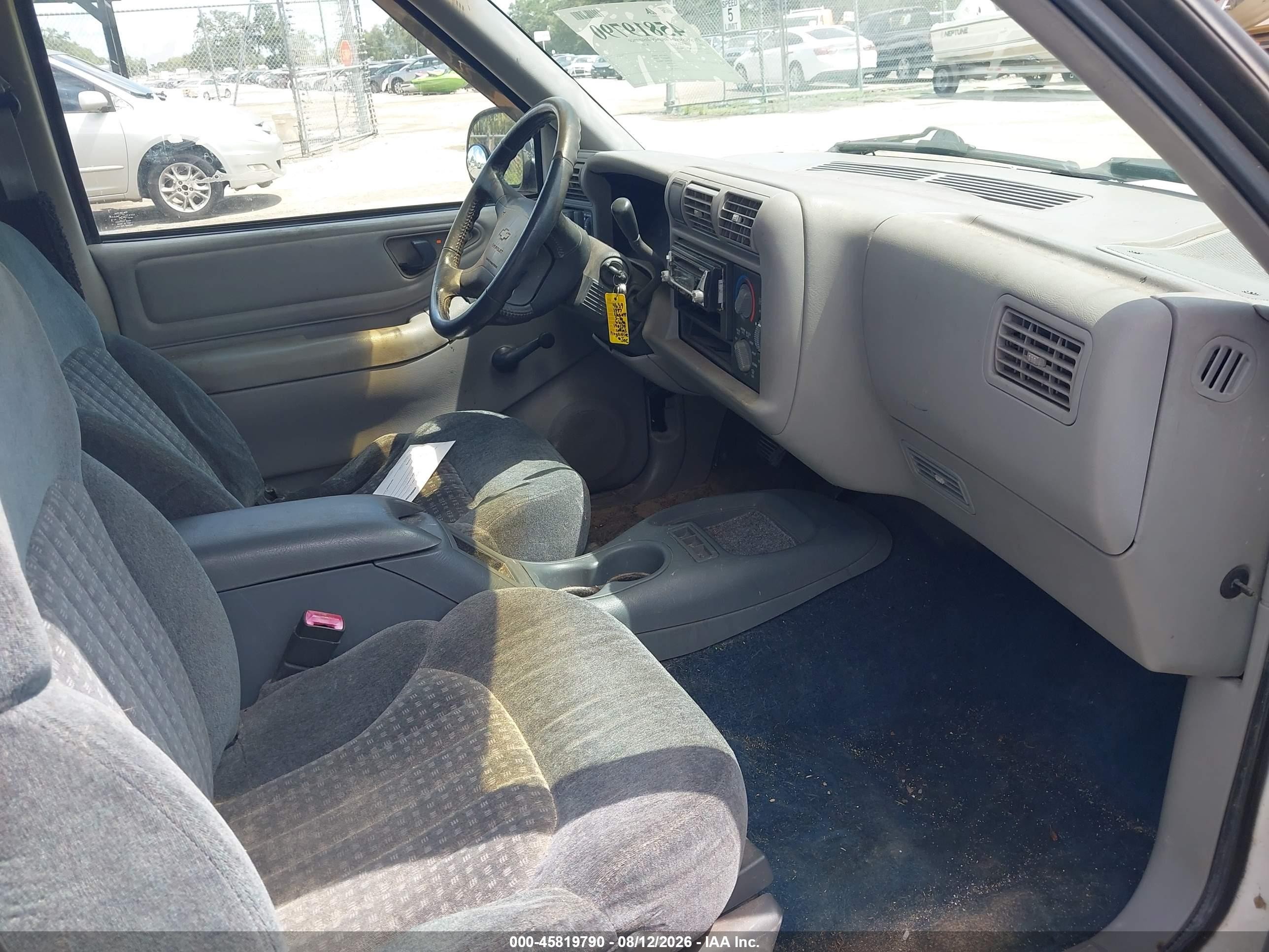 1997 Chevrolet S-10 Fleetside White vin: 1GCCS14X7V8190179