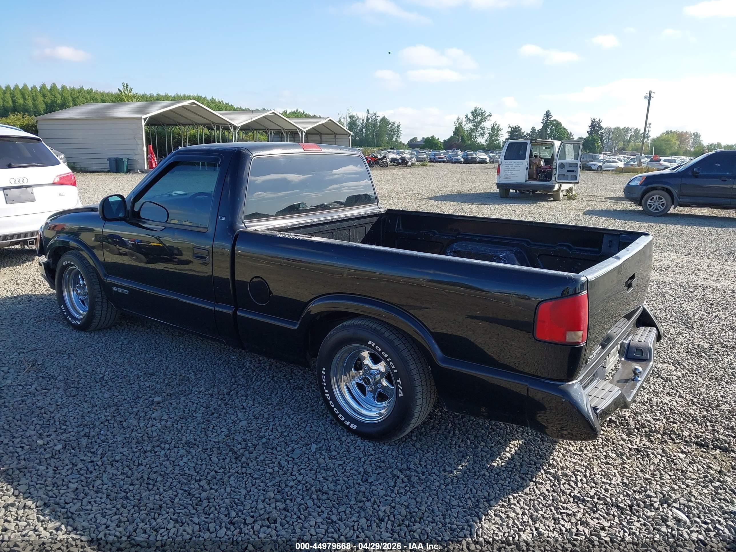1997 Chevrolet S-10 Ls Fleetside Black vin: 1GCCS14X8V8126104