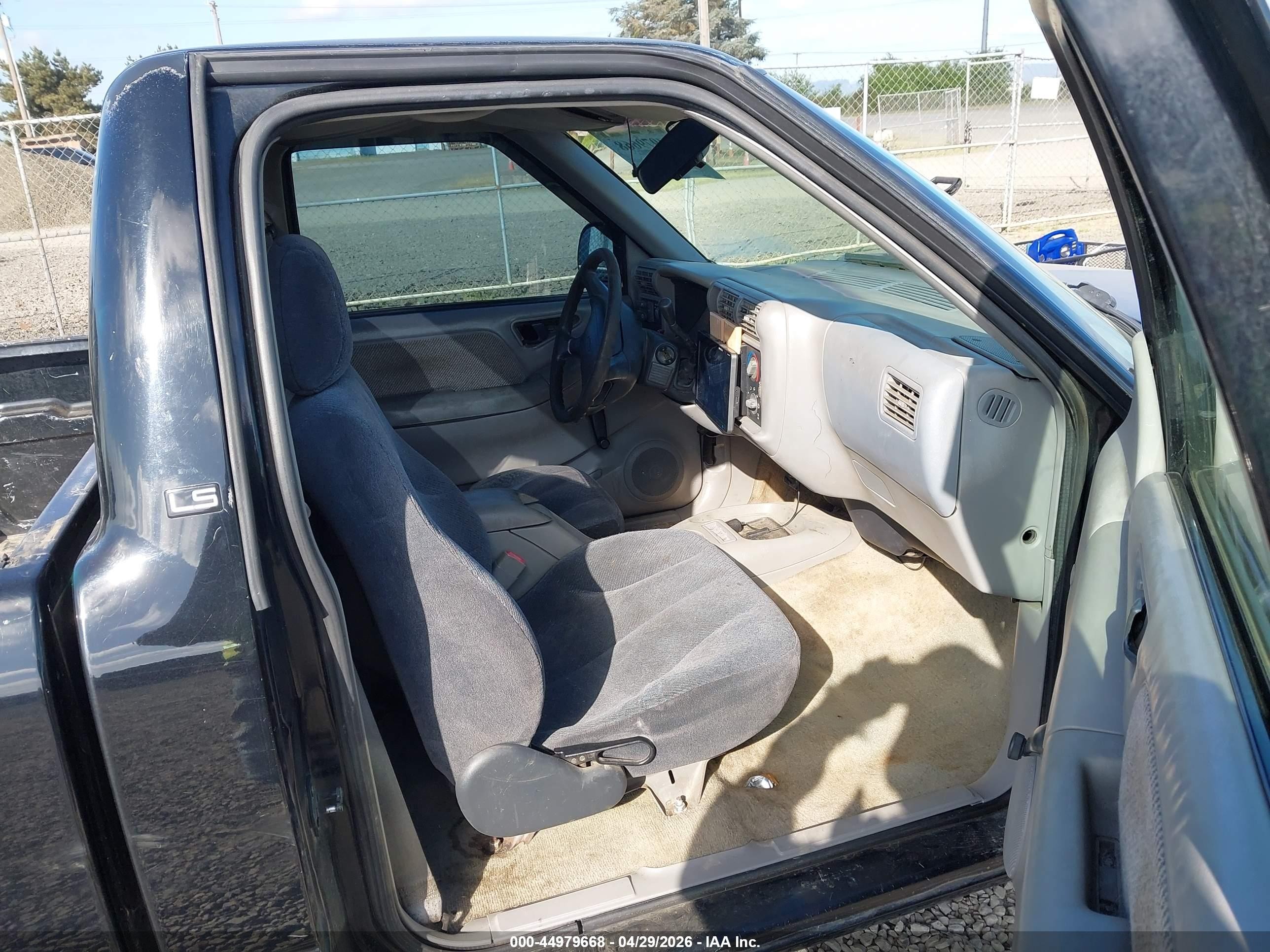 1997 Chevrolet S-10 Ls Fleetside Black vin: 1GCCS14X8V8126104