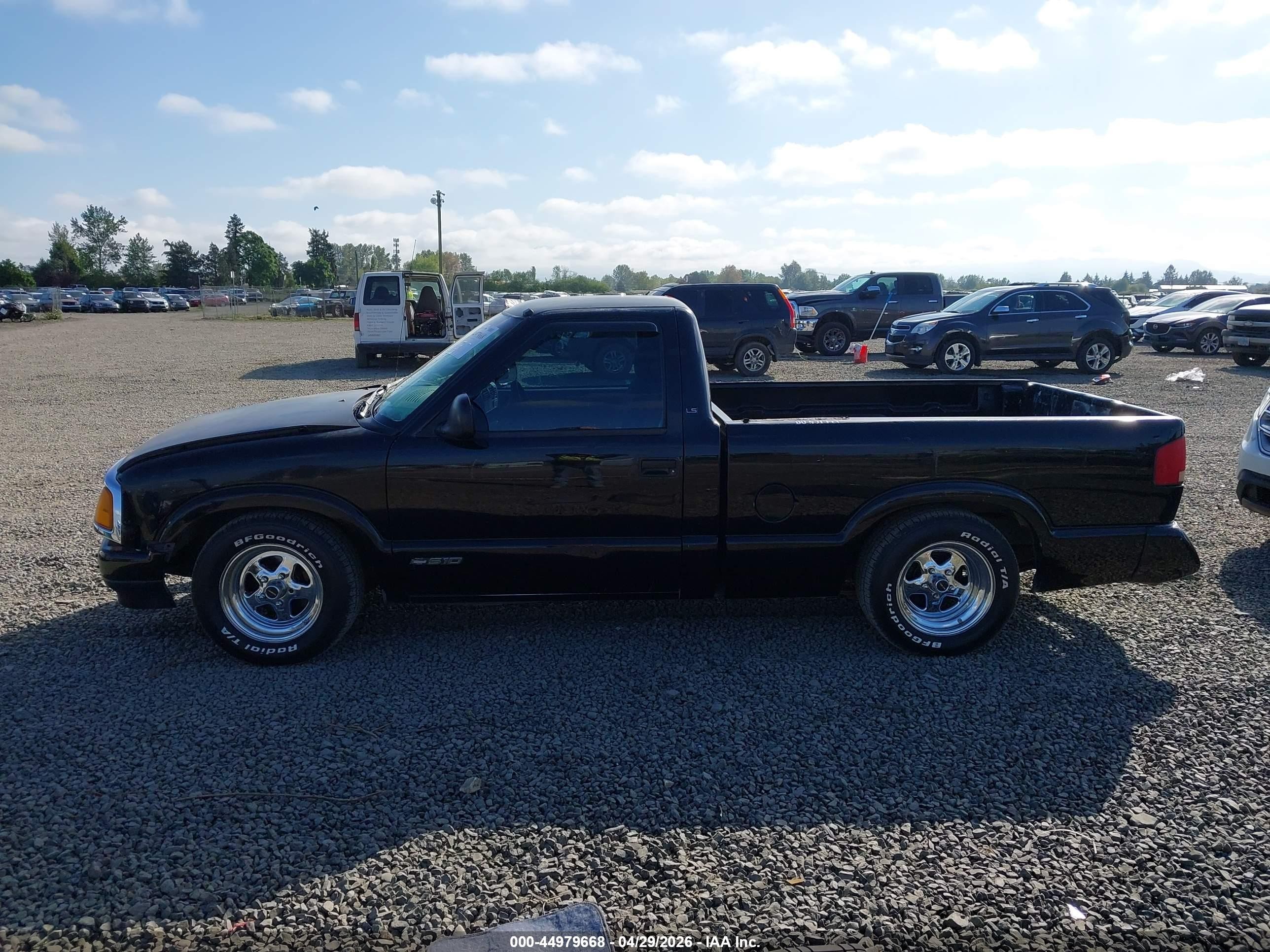 1997 Chevrolet S-10 Ls Fleetside Black vin: 1GCCS14X8V8126104