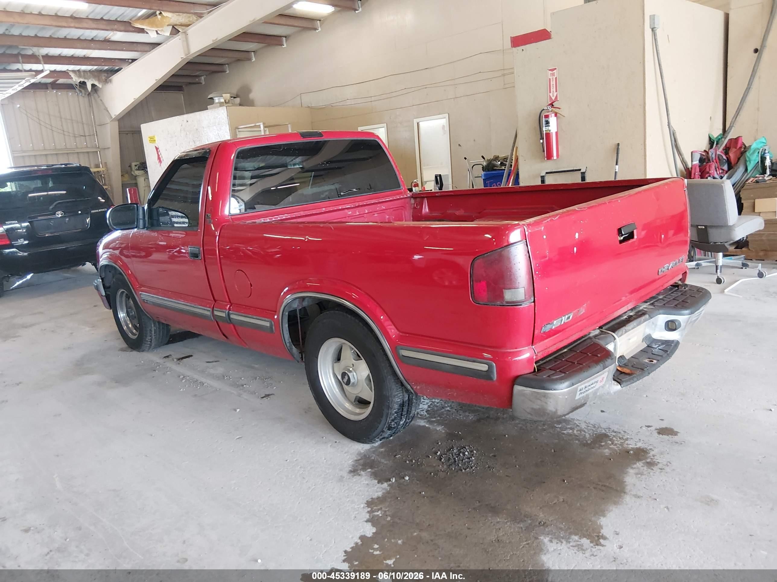1999 Chevrolet S-10 Ls Red vin: 1GCCS14X9XK241185