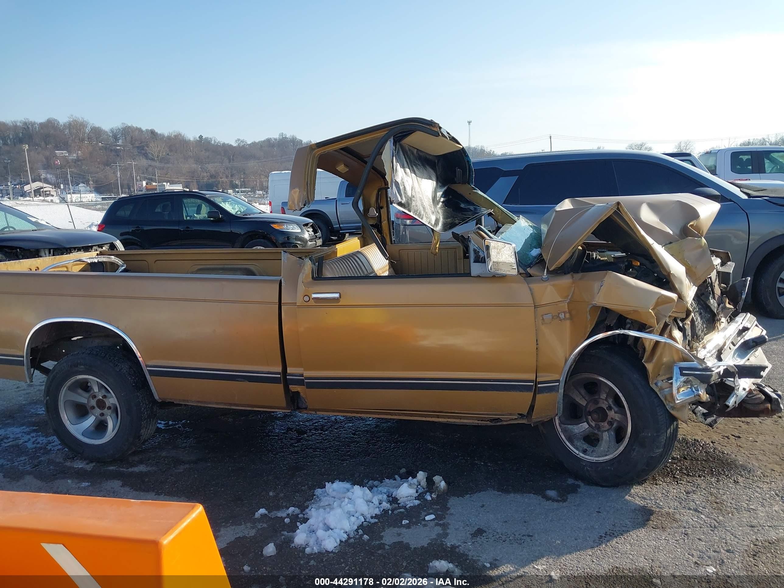 1984 Chevrolet S Truck S10 Золотой vin: 1GCCS14Y3E2122215
