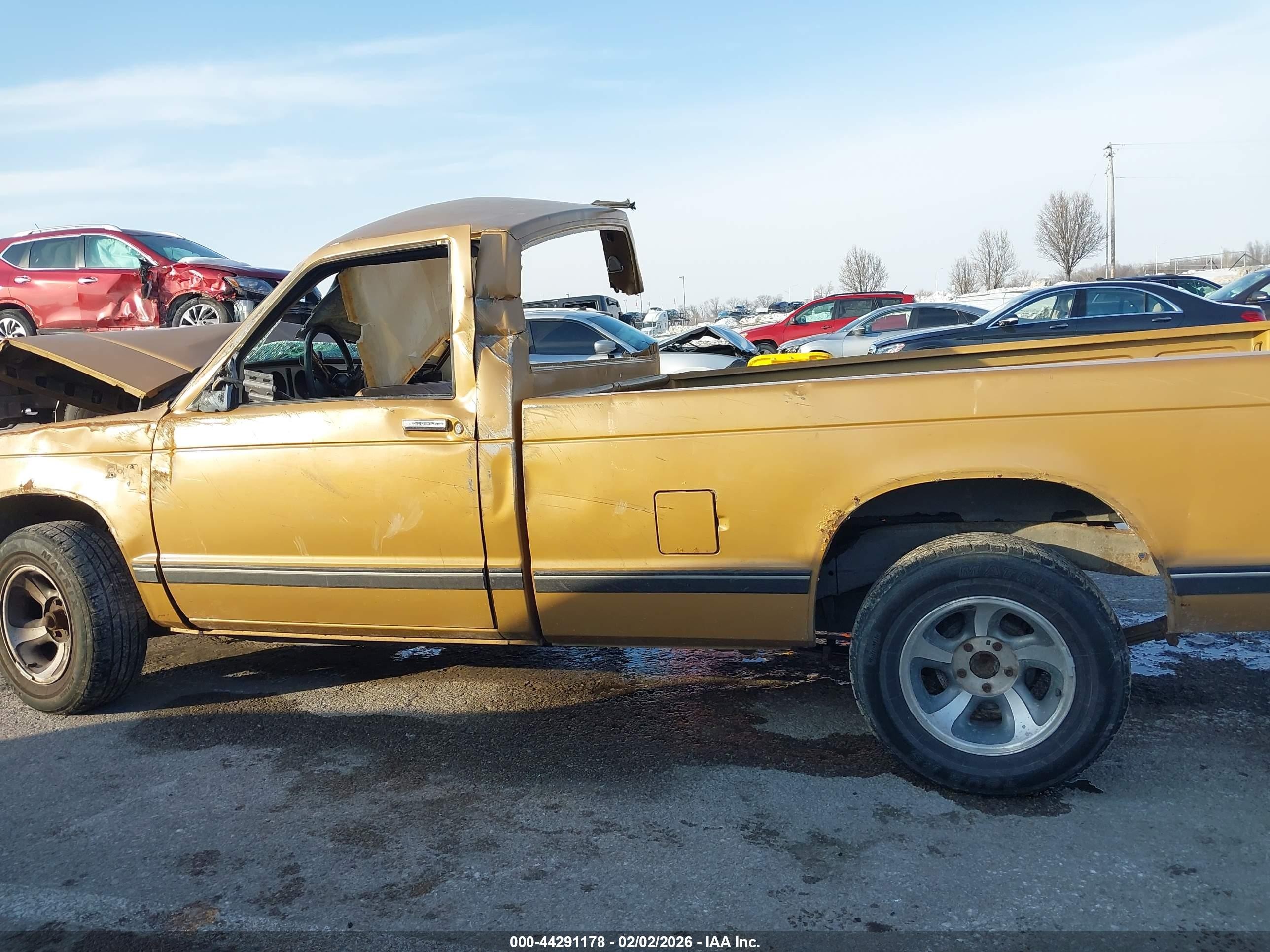 1984 Chevrolet S Truck S10 Золотой vin: 1GCCS14Y3E2122215