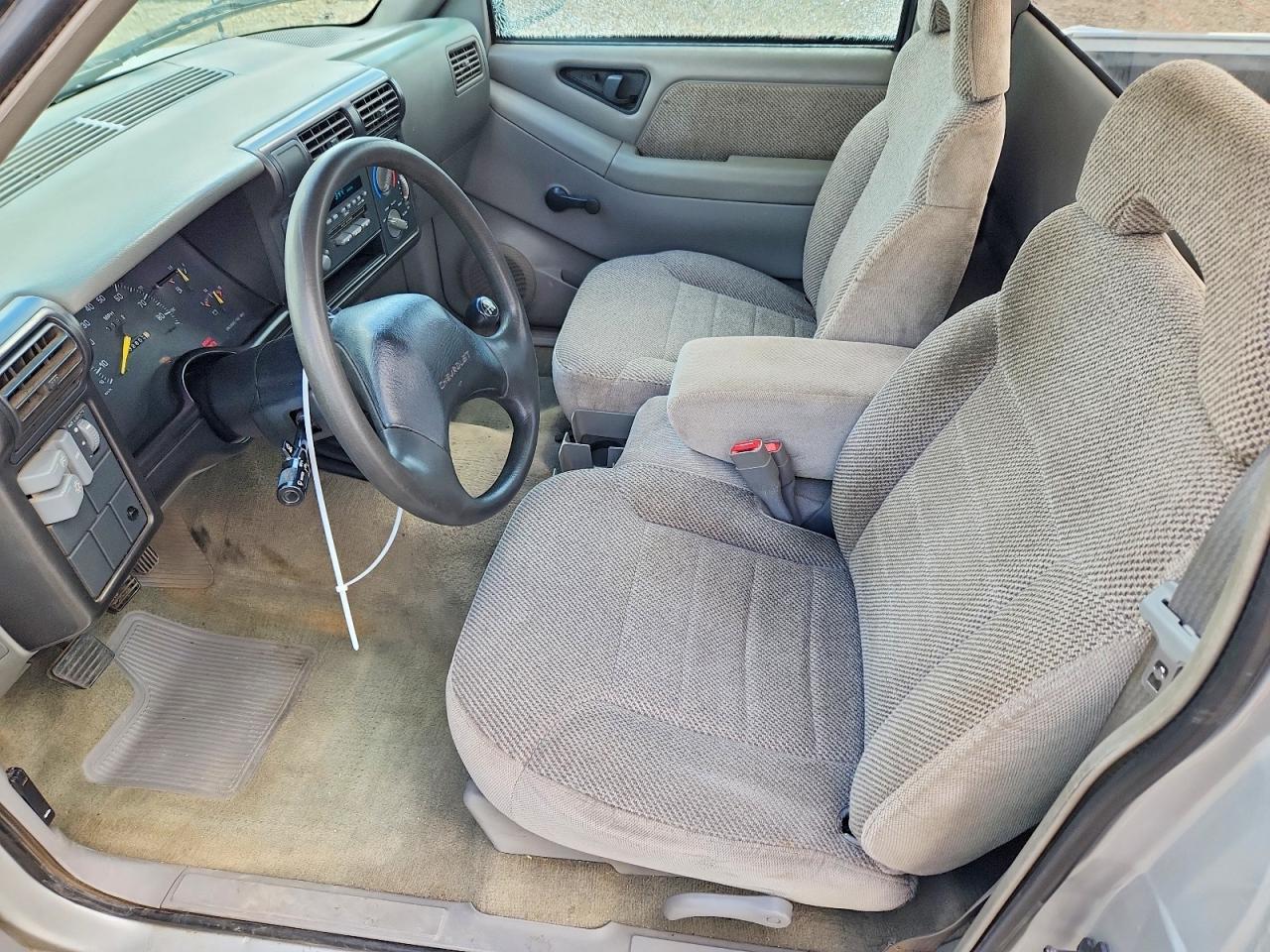 1994 Chevrolet S Truck S10 Silver vin: 1GCCS14Z1R8130356