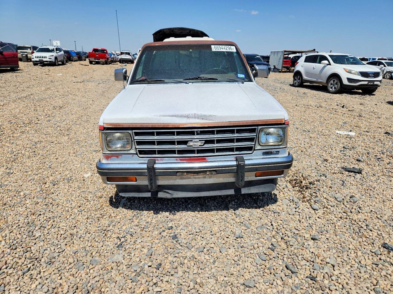 1988 Chevrolet S Truck S10 White vin: 1GCCS14ZXJ8235191