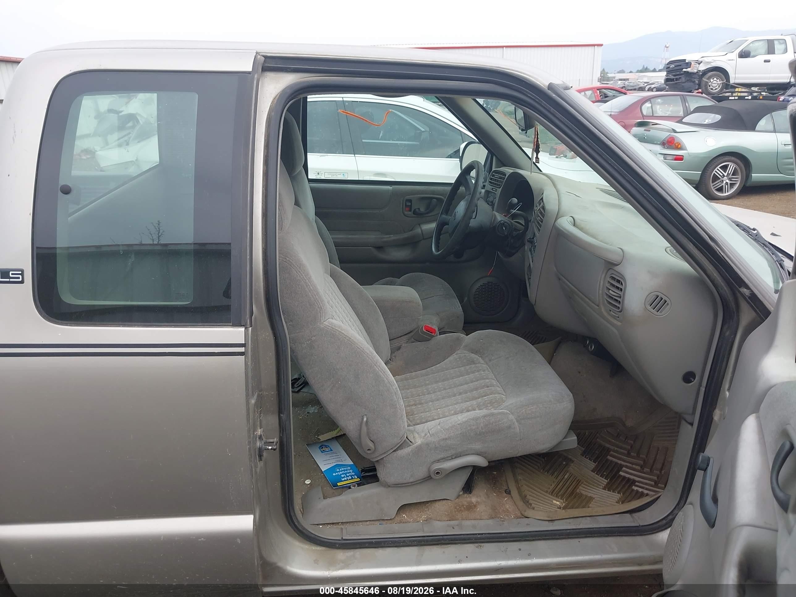 2000 Chevrolet S-10 Ls Tan vin: 1GCCS1940Y8163862
