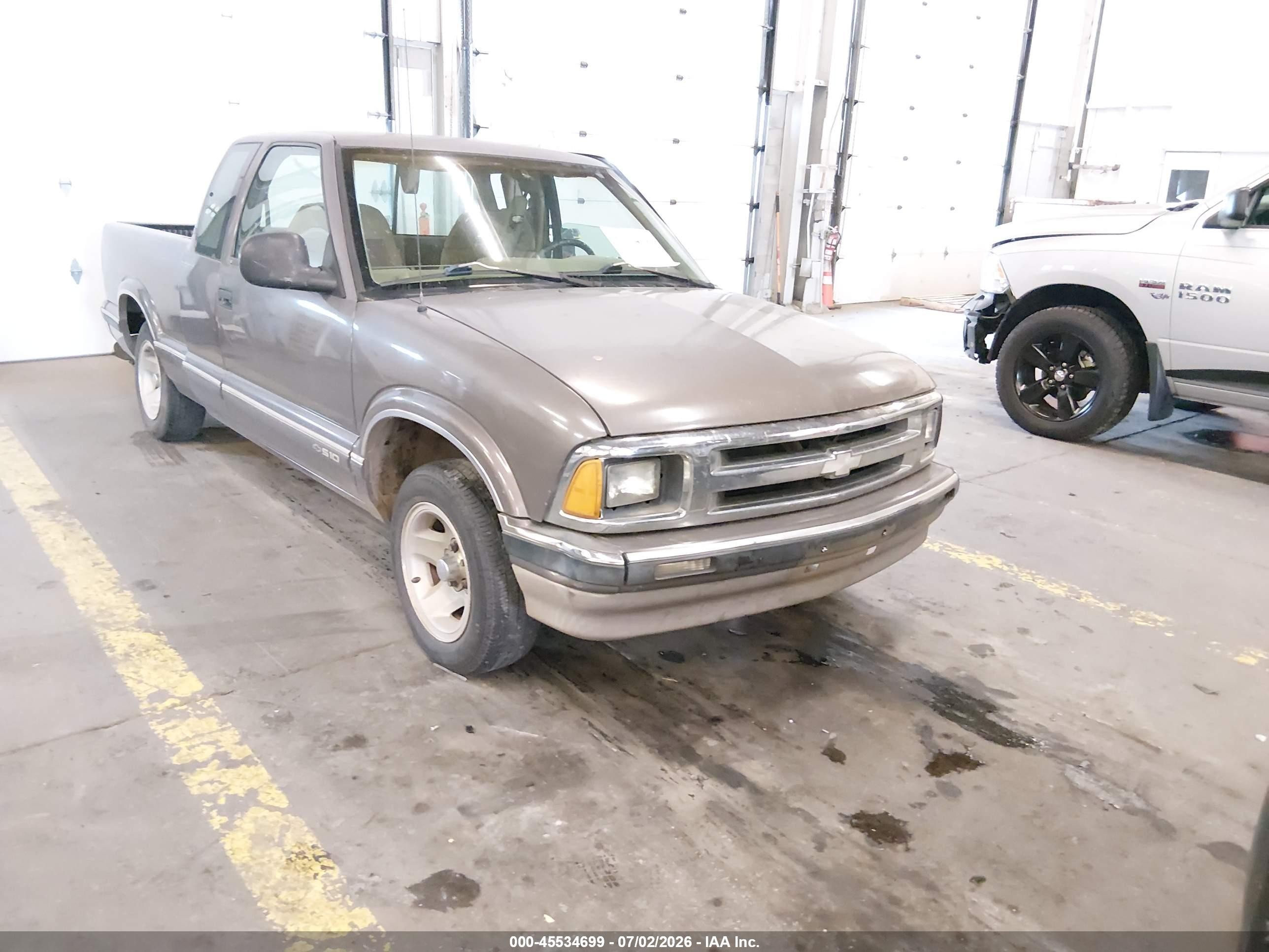 1997 Chevrolet S-10 Ls Brown vin: 1GCCS1941V8163932