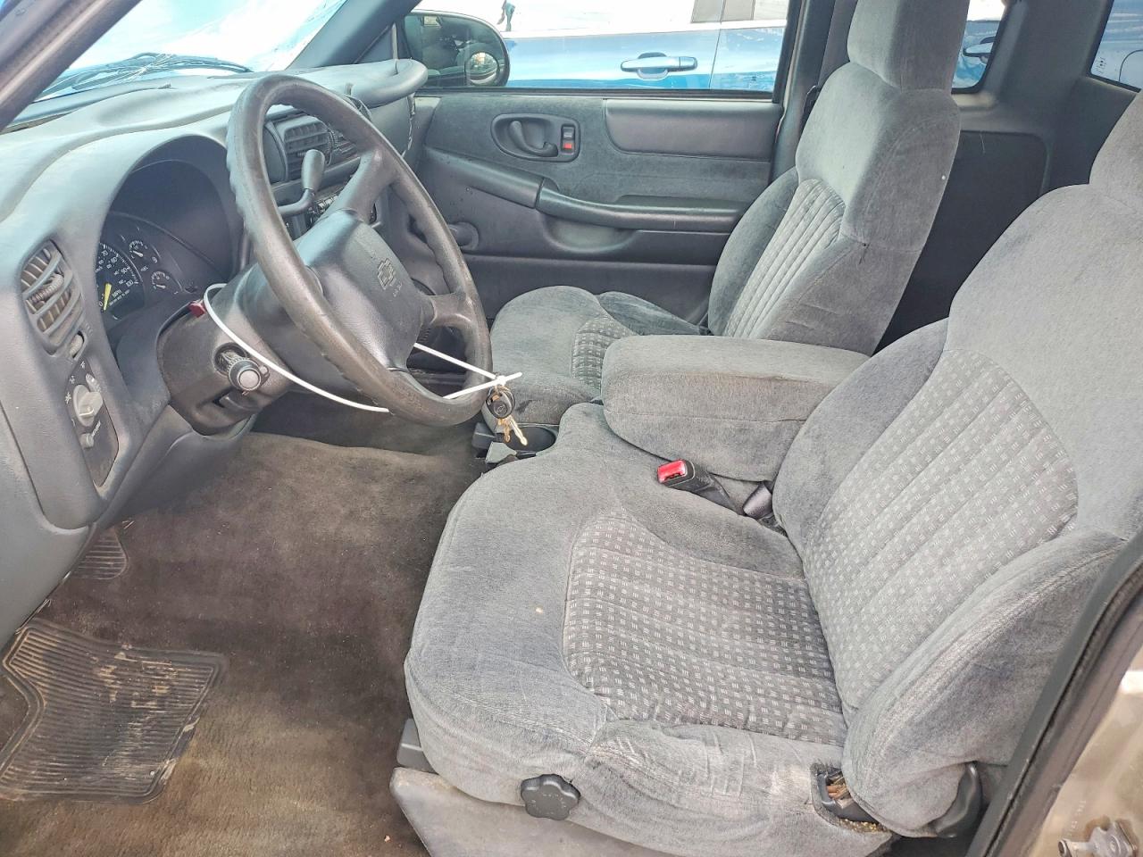 2000 Chevrolet S Truck S10 Gray vin: 1GCCS1941Y8186003