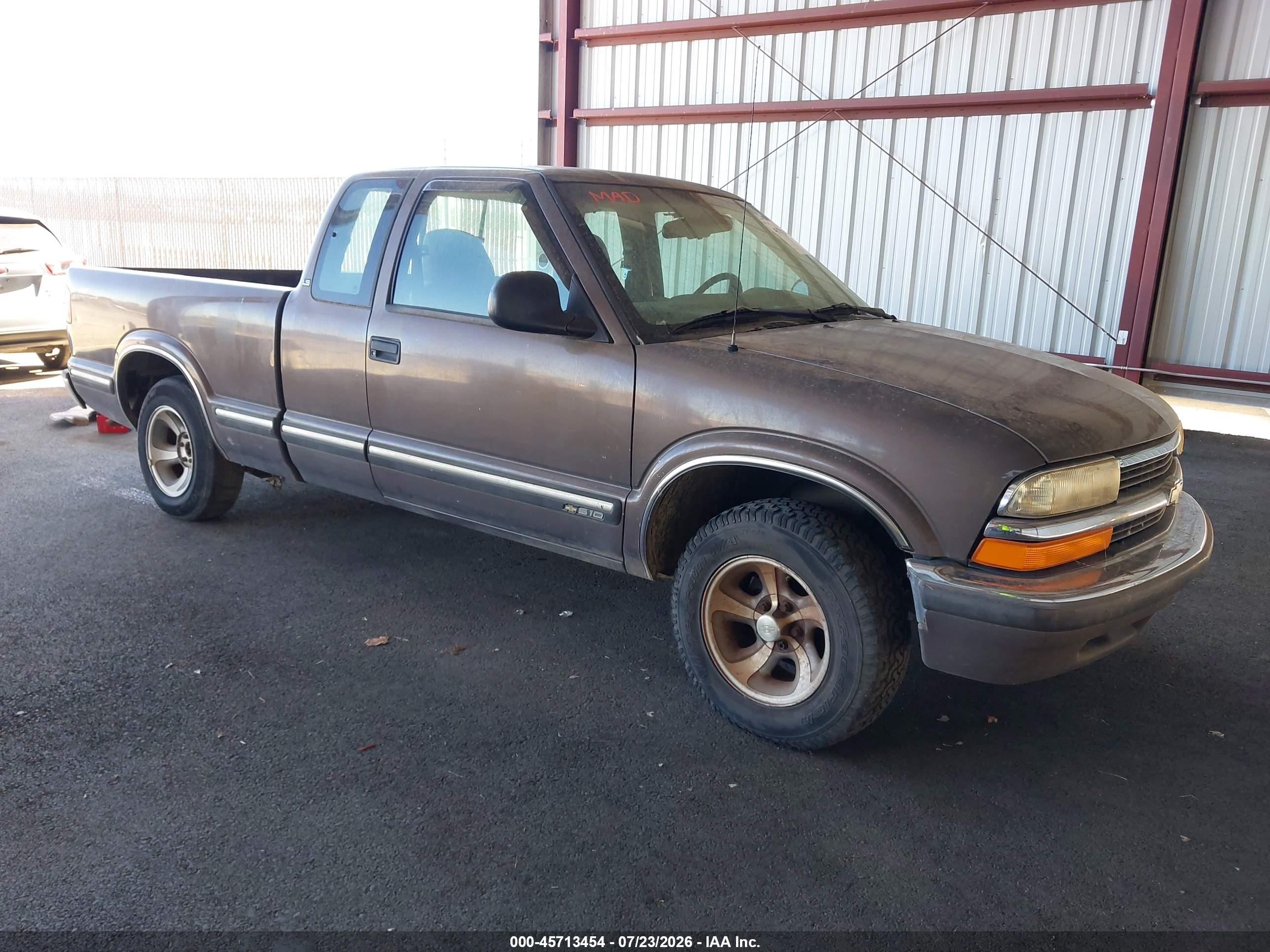 1998 Chevrolet S-10 Ls Brown vin: 1GCCS1942WK238660