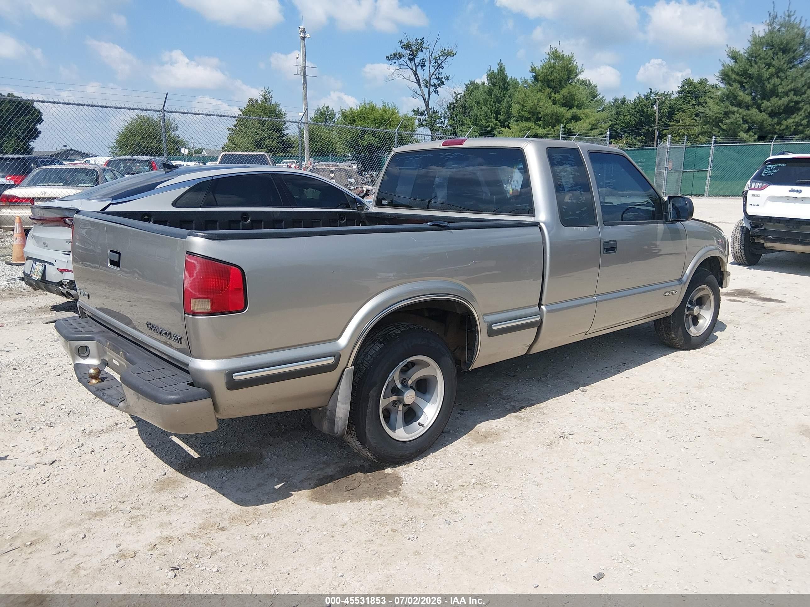 2000 Chevrolet S-10 Ls Beige vin: 1GCCS1942Y8117918