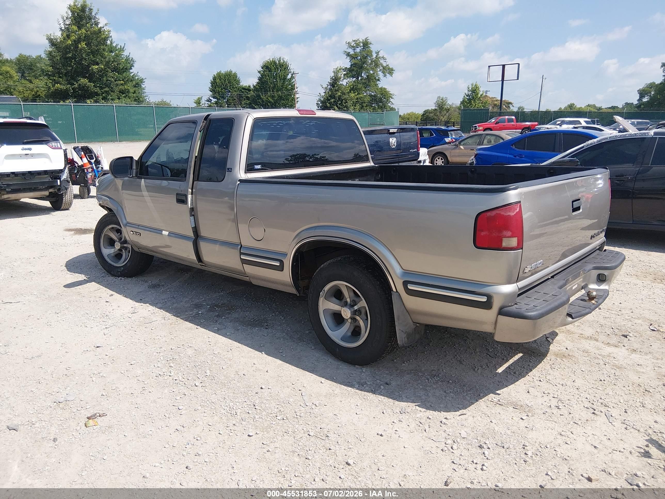 2000 Chevrolet S-10 Ls Beige vin: 1GCCS1942Y8117918