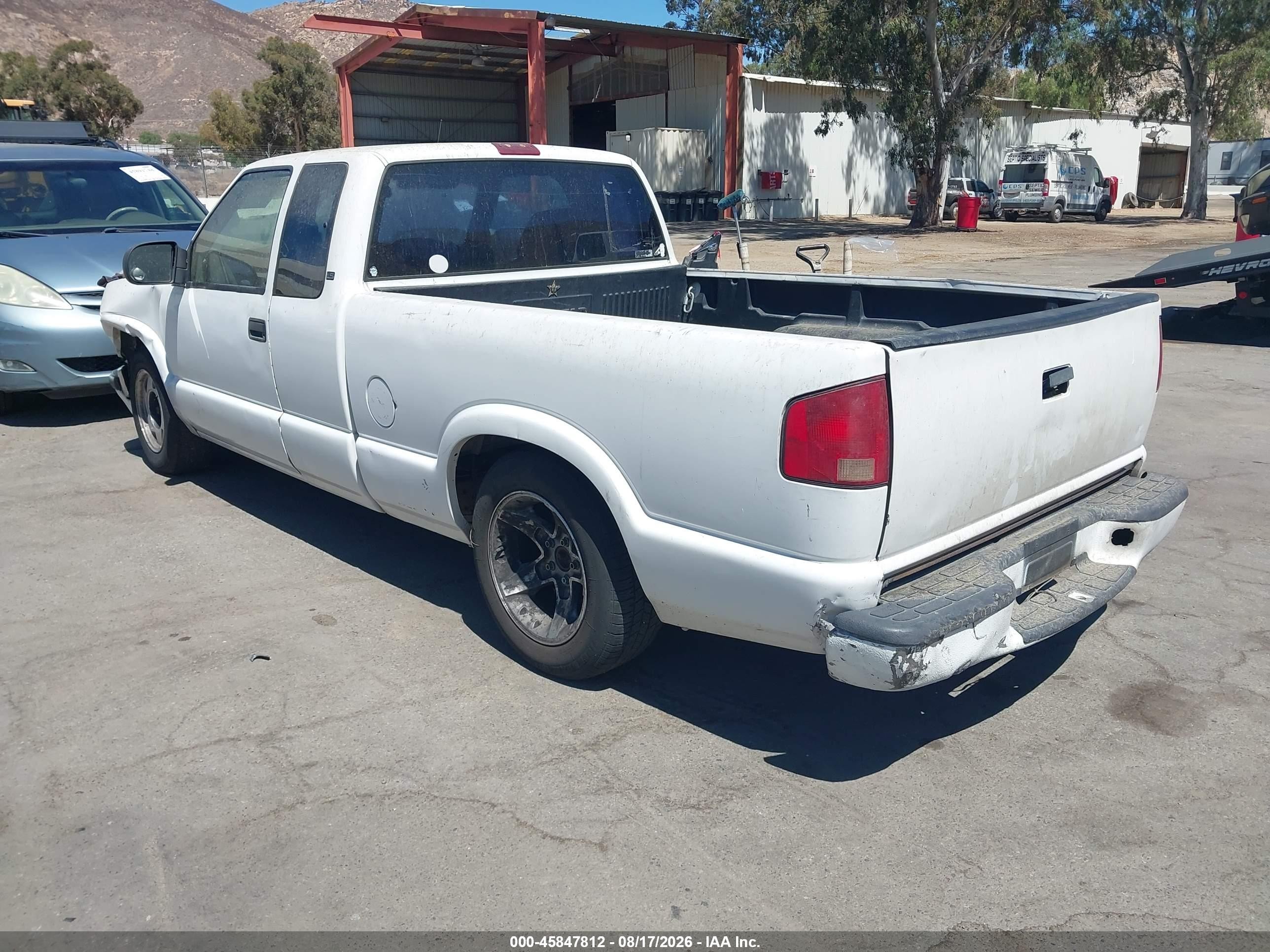 1998 Chevrolet S-10 Ls White vin: 1GCCS1943WK237730