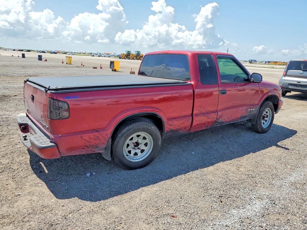 1999 Chevrolet S Truck S10 Red vin: 1GCCS1943XK112700