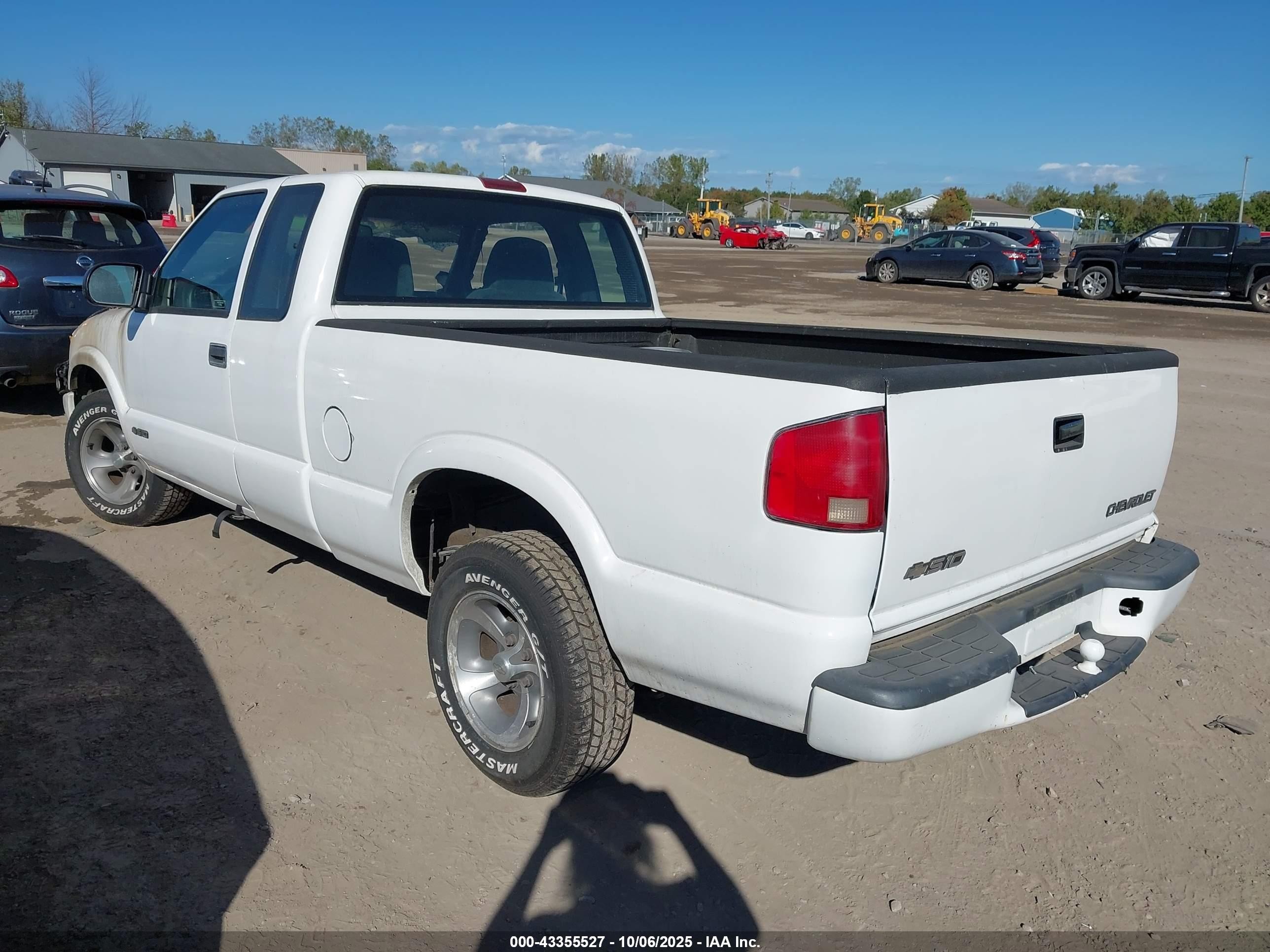 1999 Chevrolet S-10 Ls White vin: 1GCCS1943XK113636