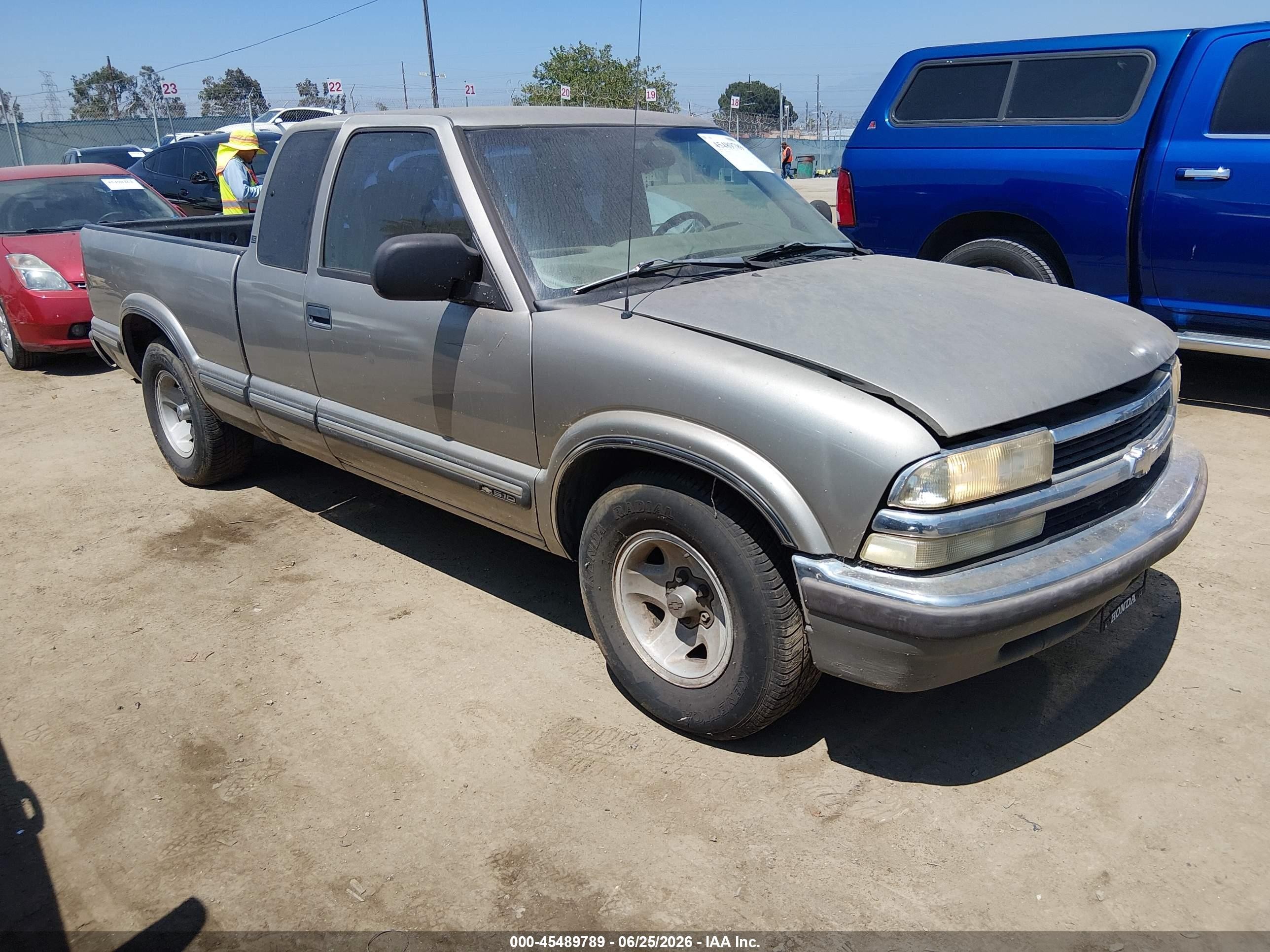 1998 Chevrolet S-10 Ls Brown vin: 1GCCS1946W8192408