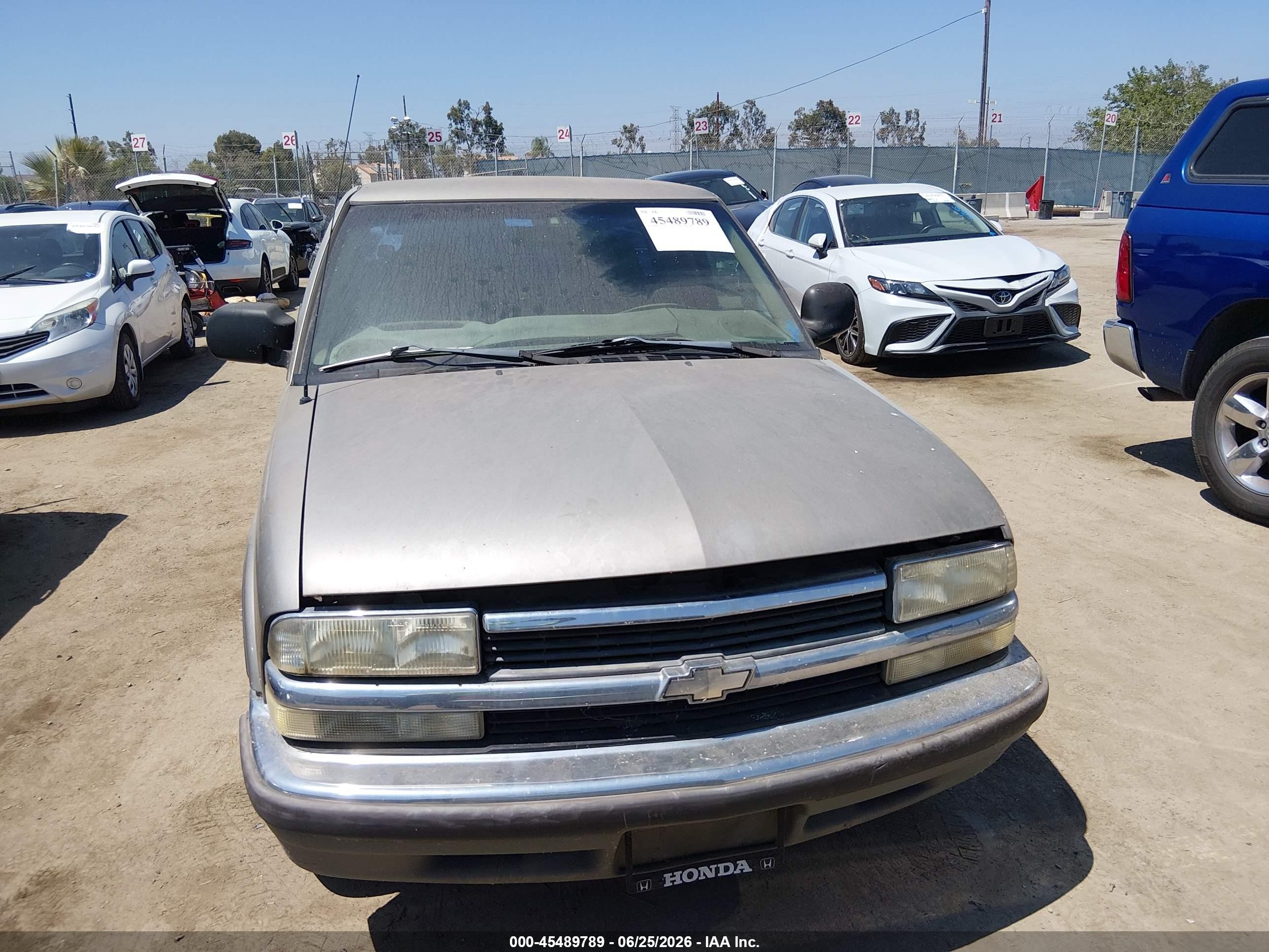 1998 Chevrolet S-10 Ls Brown vin: 1GCCS1946W8192408