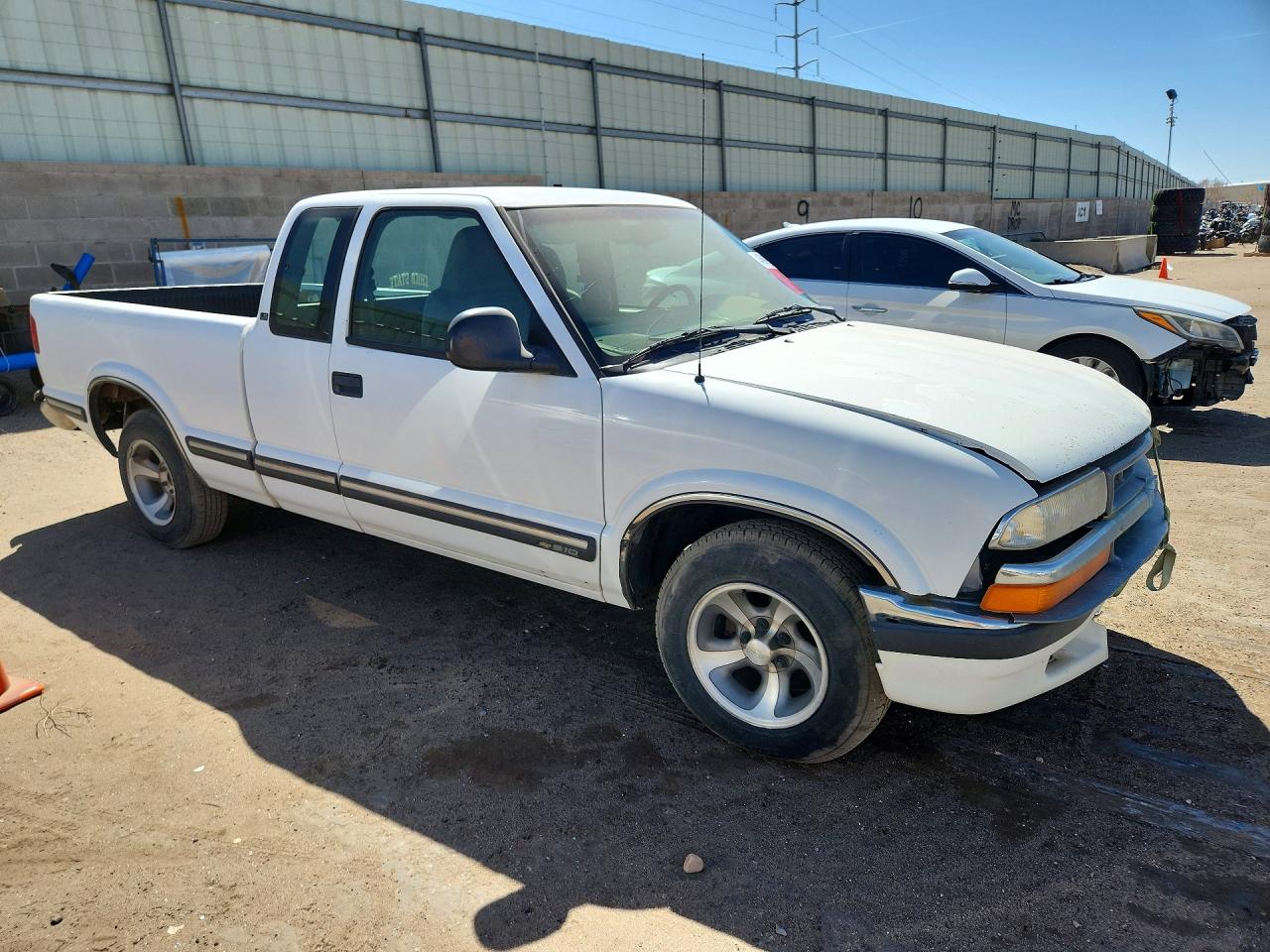 1998 Chevrolet S Truck S10 White vin: 1GCCS1947WK157394
