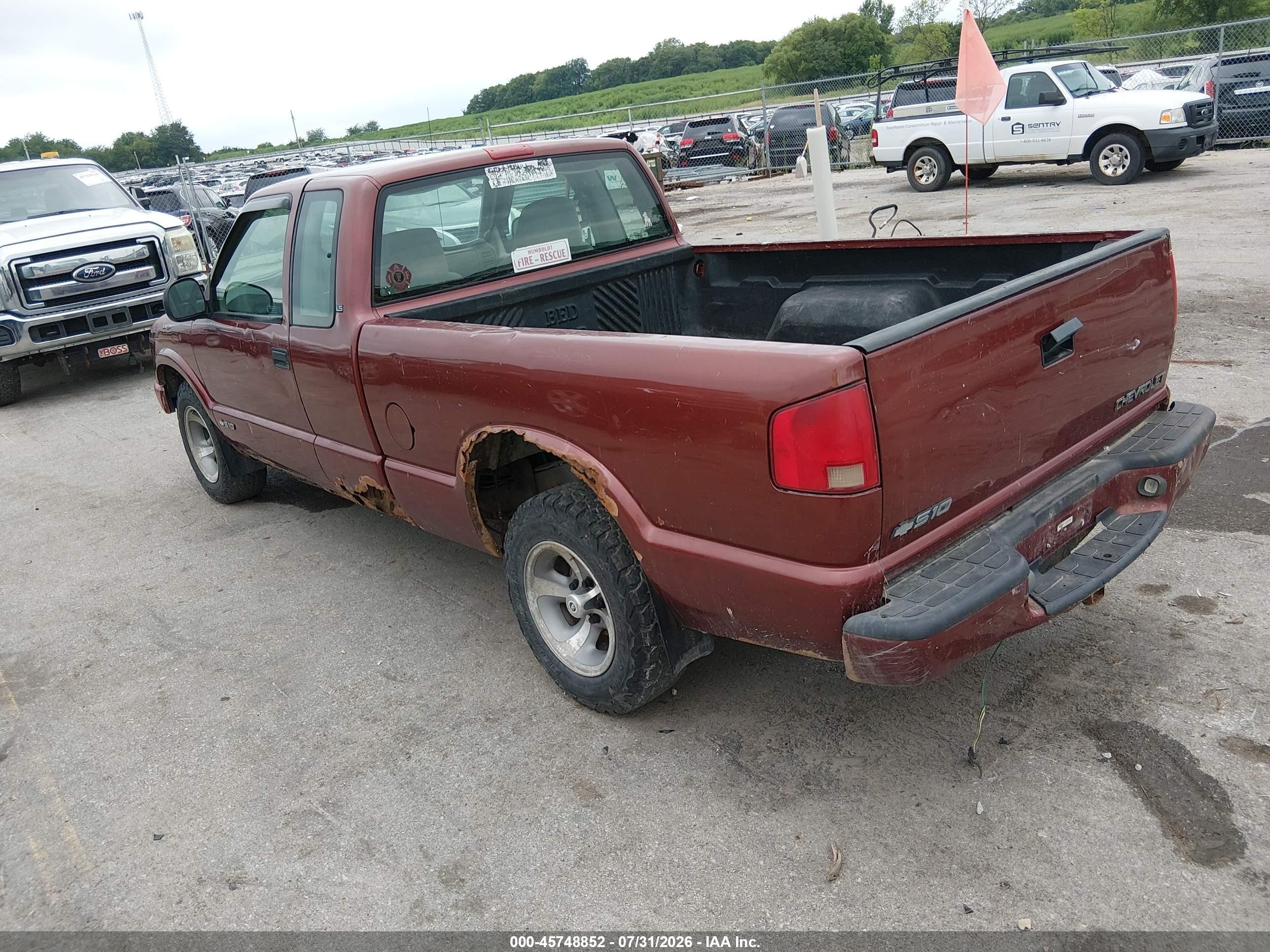 1998 Chevrolet S-10 Ls Red vin: 1GCCS1947WK166287