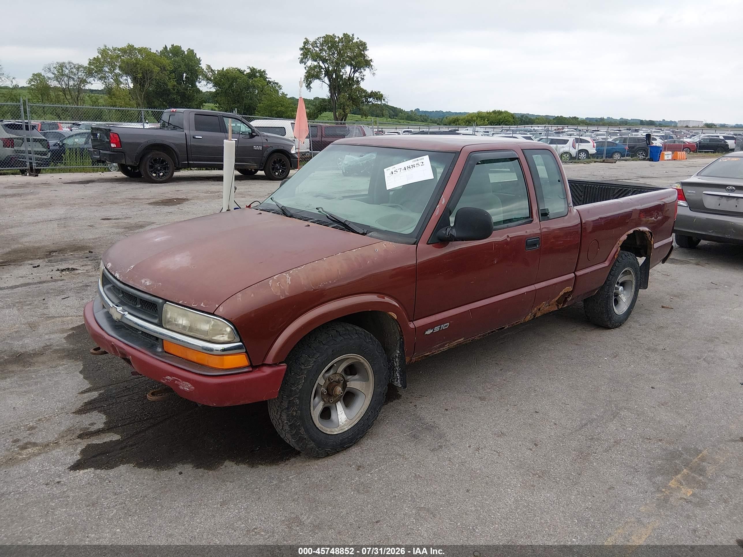 1998 Chevrolet S-10 Ls Red vin: 1GCCS1947WK166287